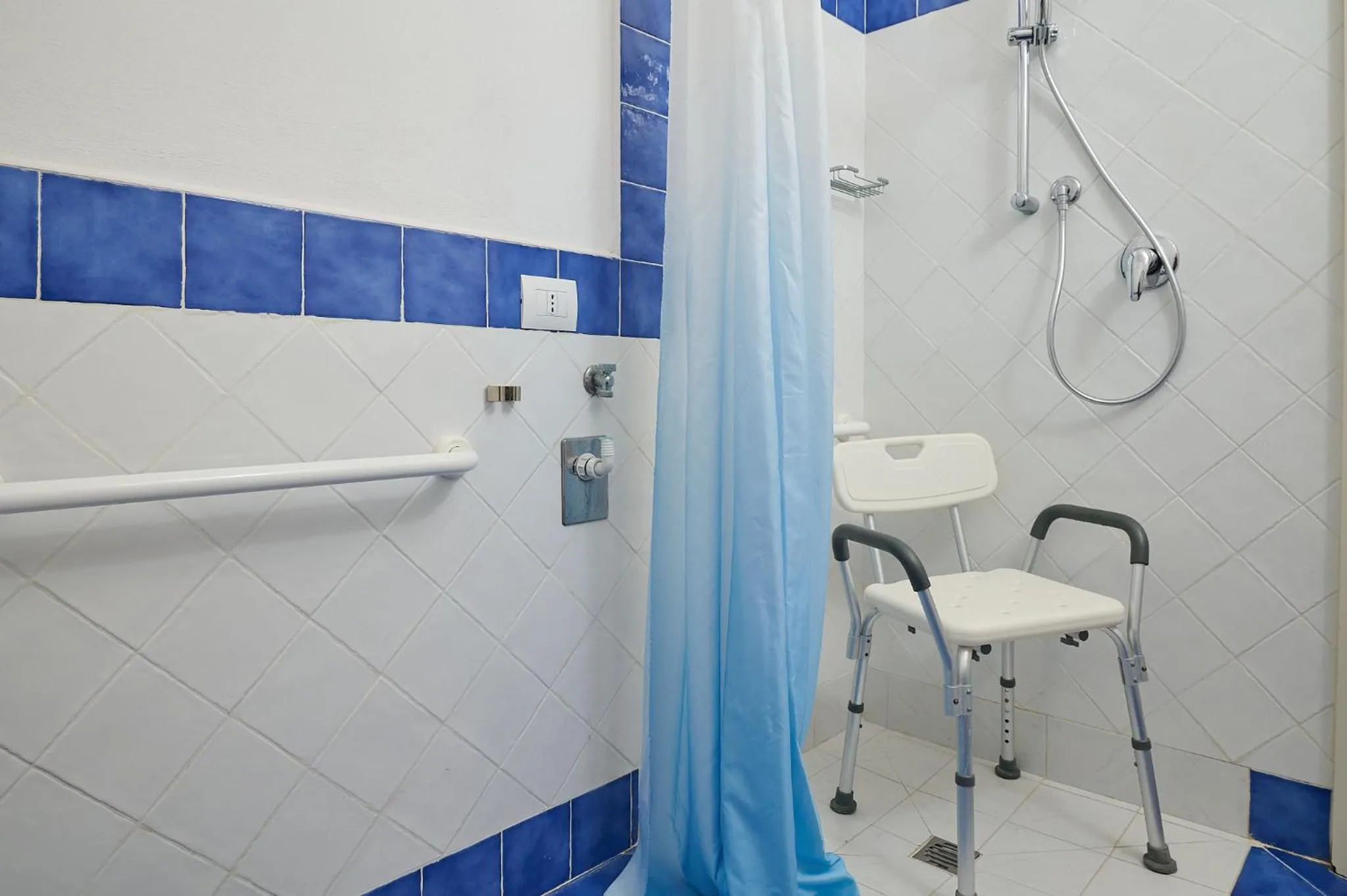 Shower in Poggio all'Agnello Sport & Family Holidays