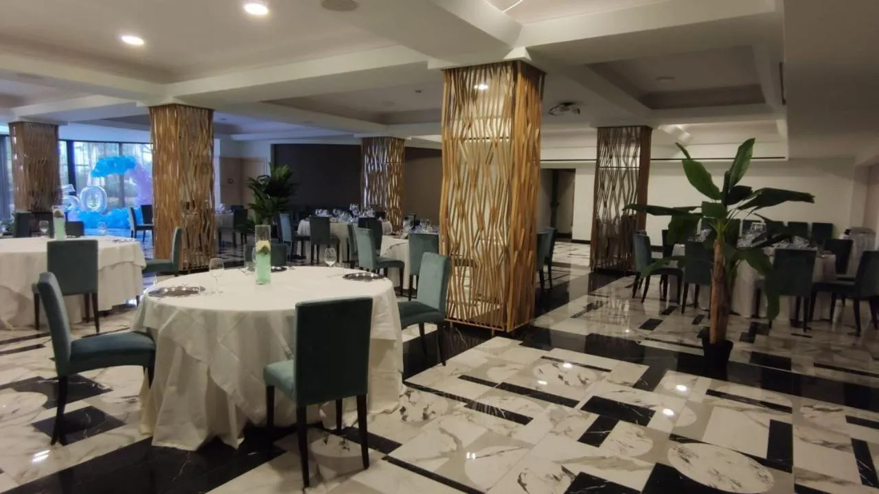 Restaurant/places to eat in Hotel Liola'