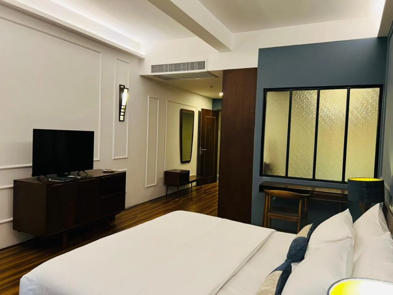 Bed in Danang Boutique Hotel