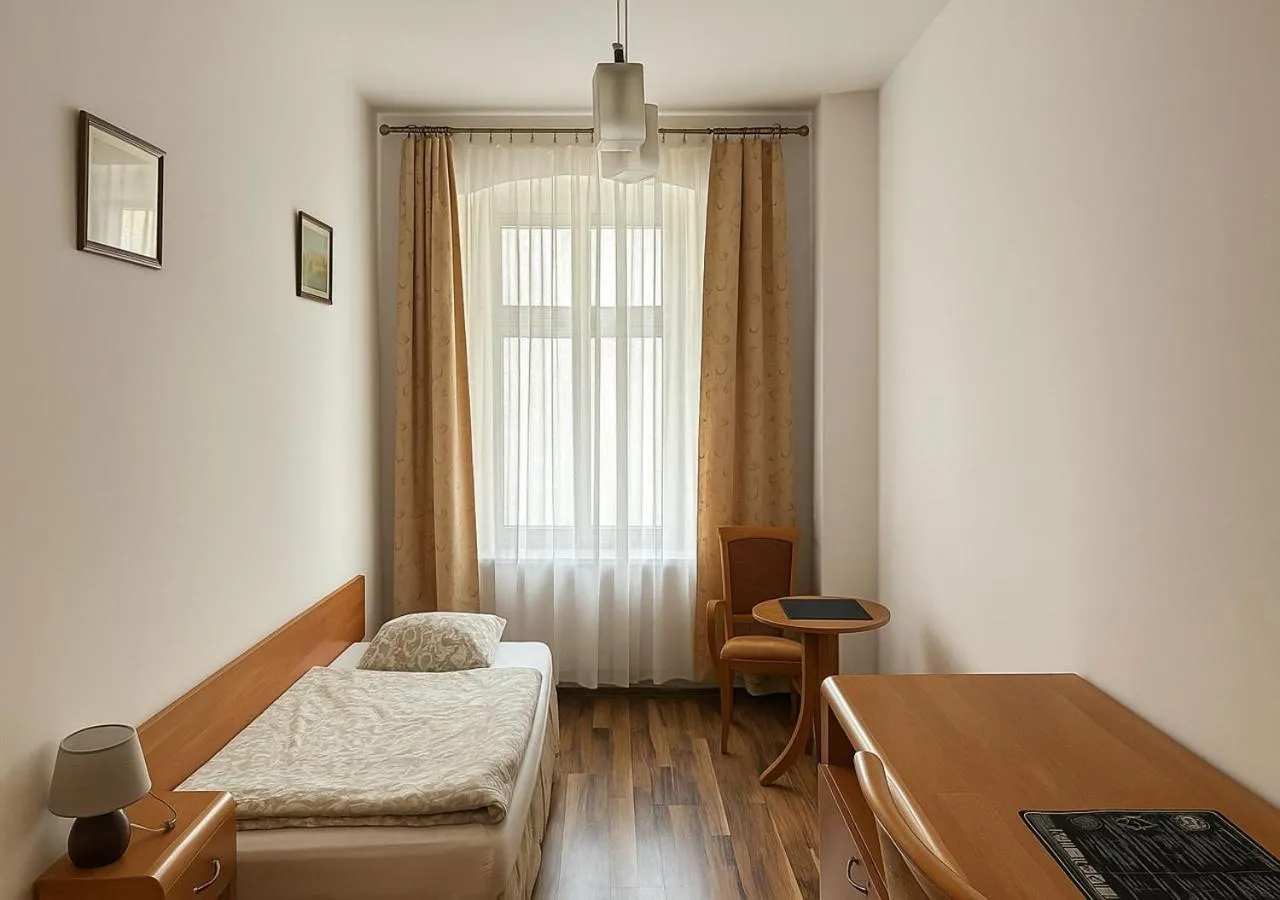 Bed in Babel Hostel, Dworzec PKP, Rynek