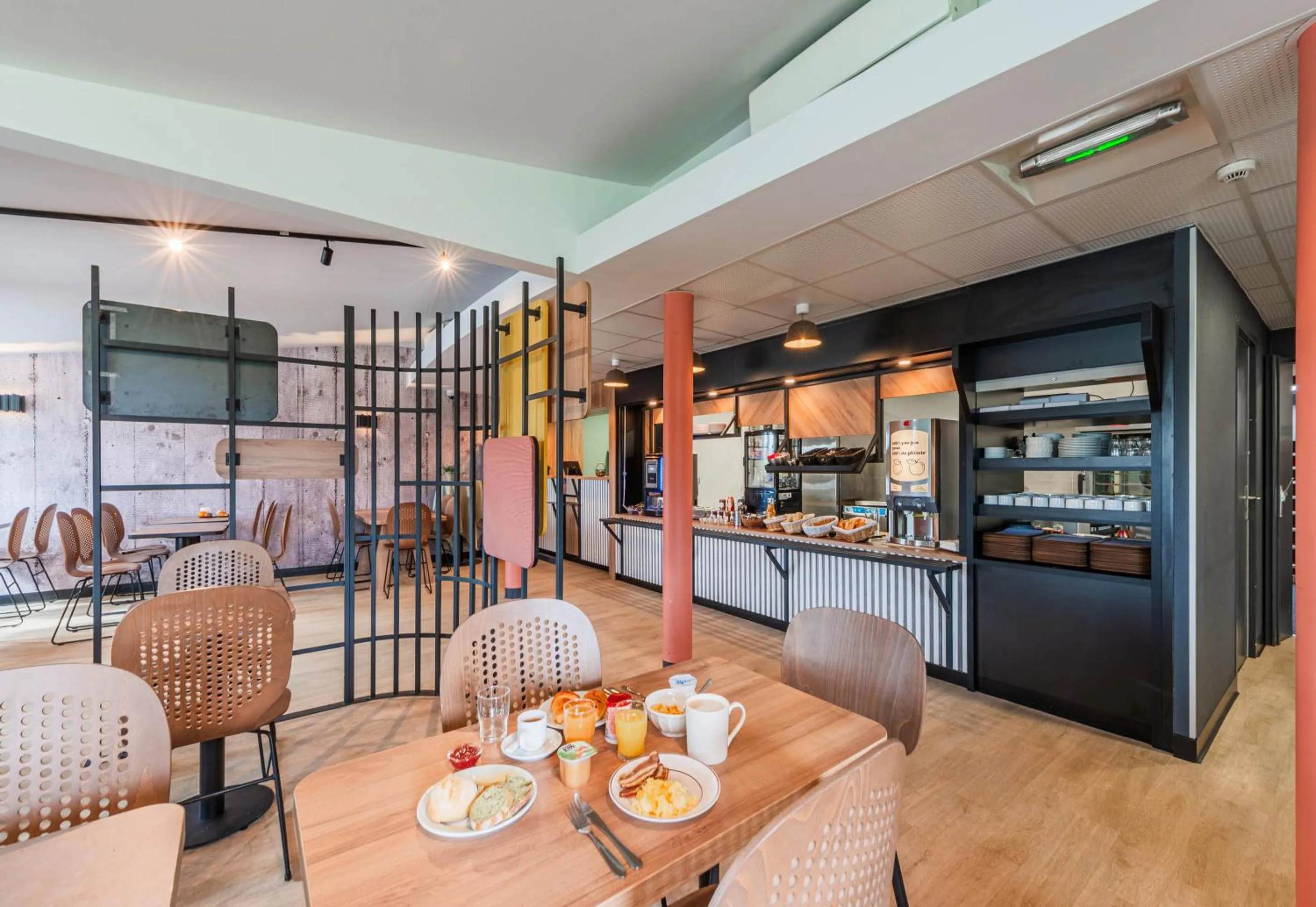 Breakfast in B&B HOTEL Mulhouse Sausheim