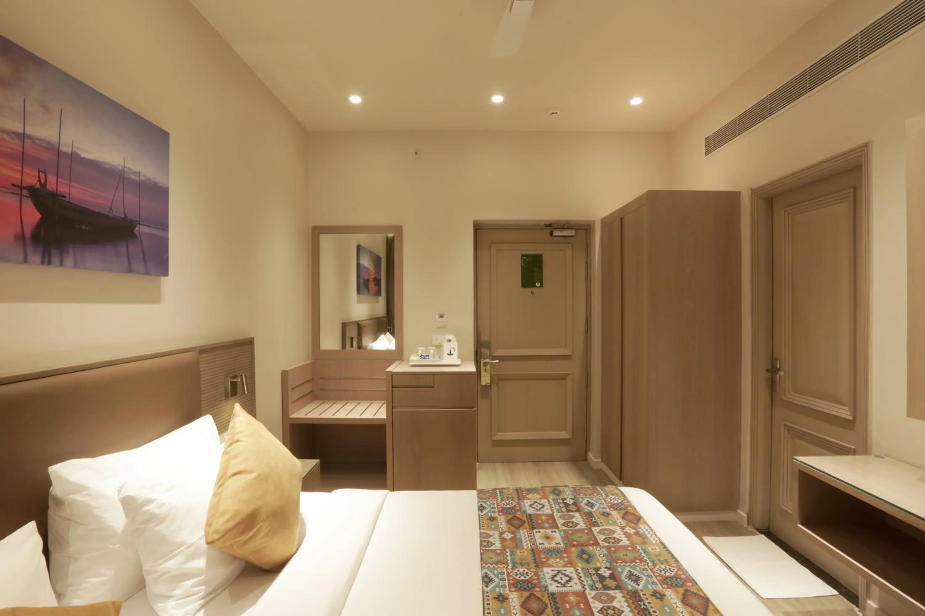 wardrobe, Bed in Resort De Coracao - Calangute , Goa