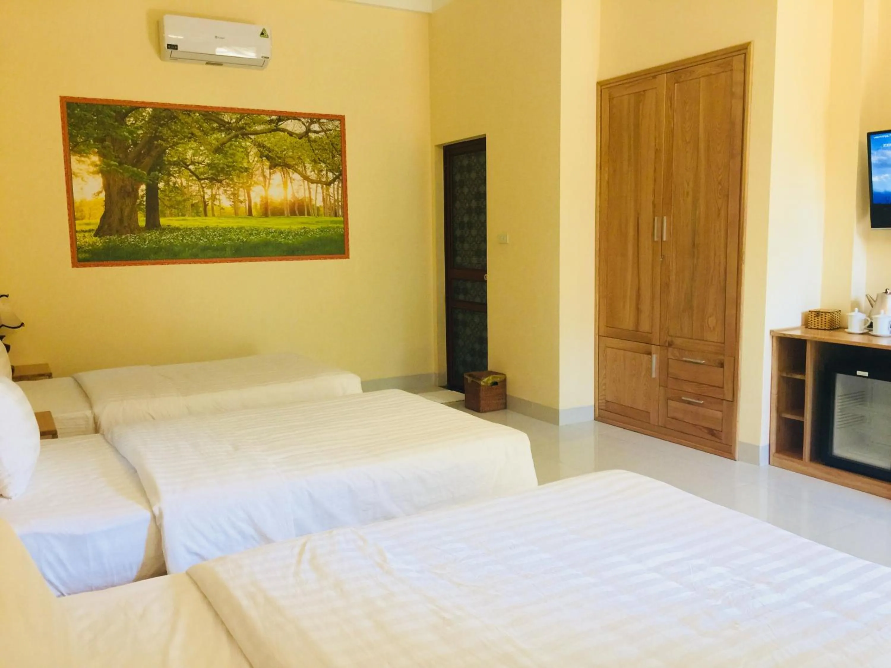 Photo of the whole room, Bed in Hoang Giang Homestay