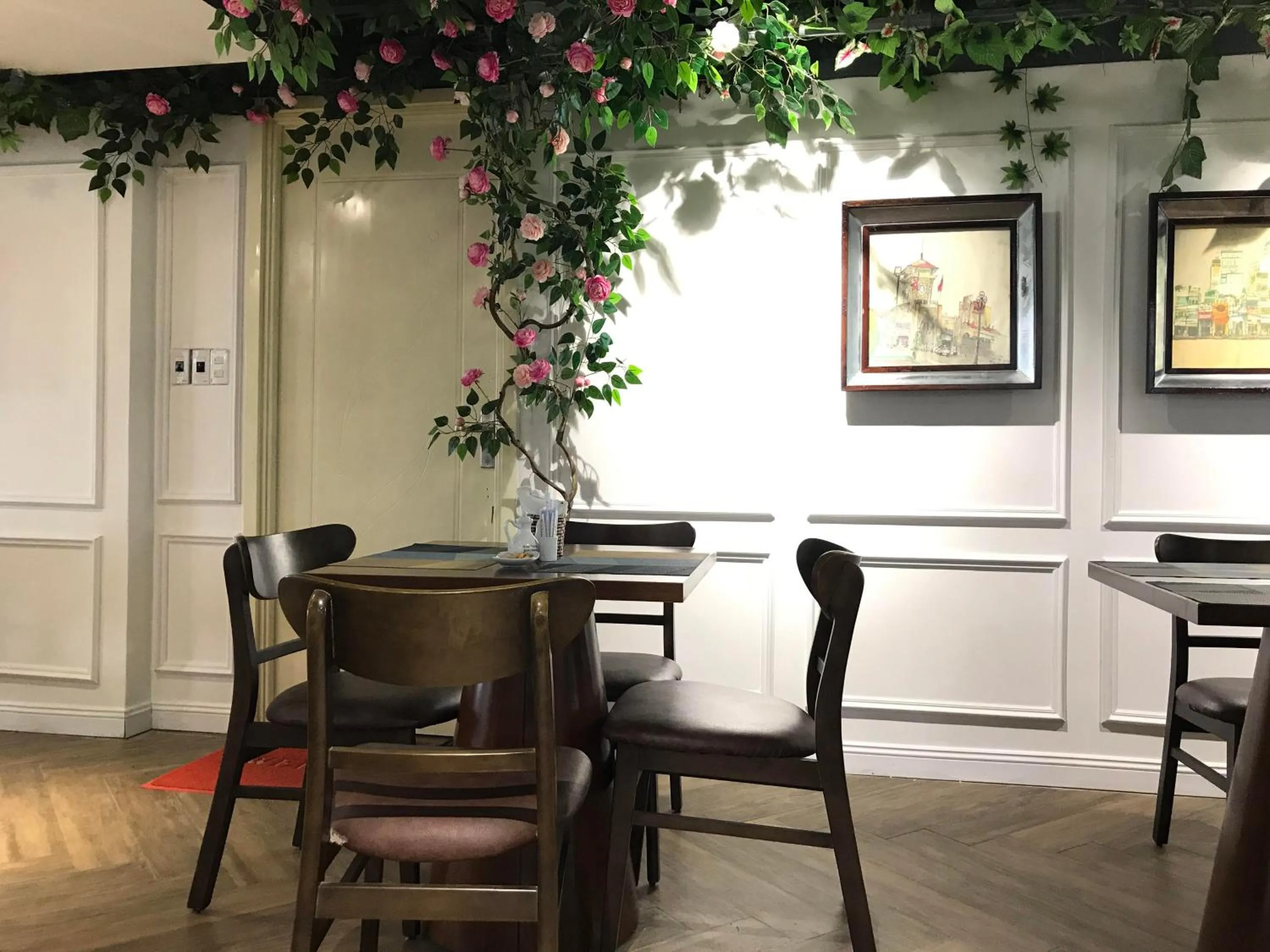 Restaurant/places to eat in The Herriott Hotel & Suite