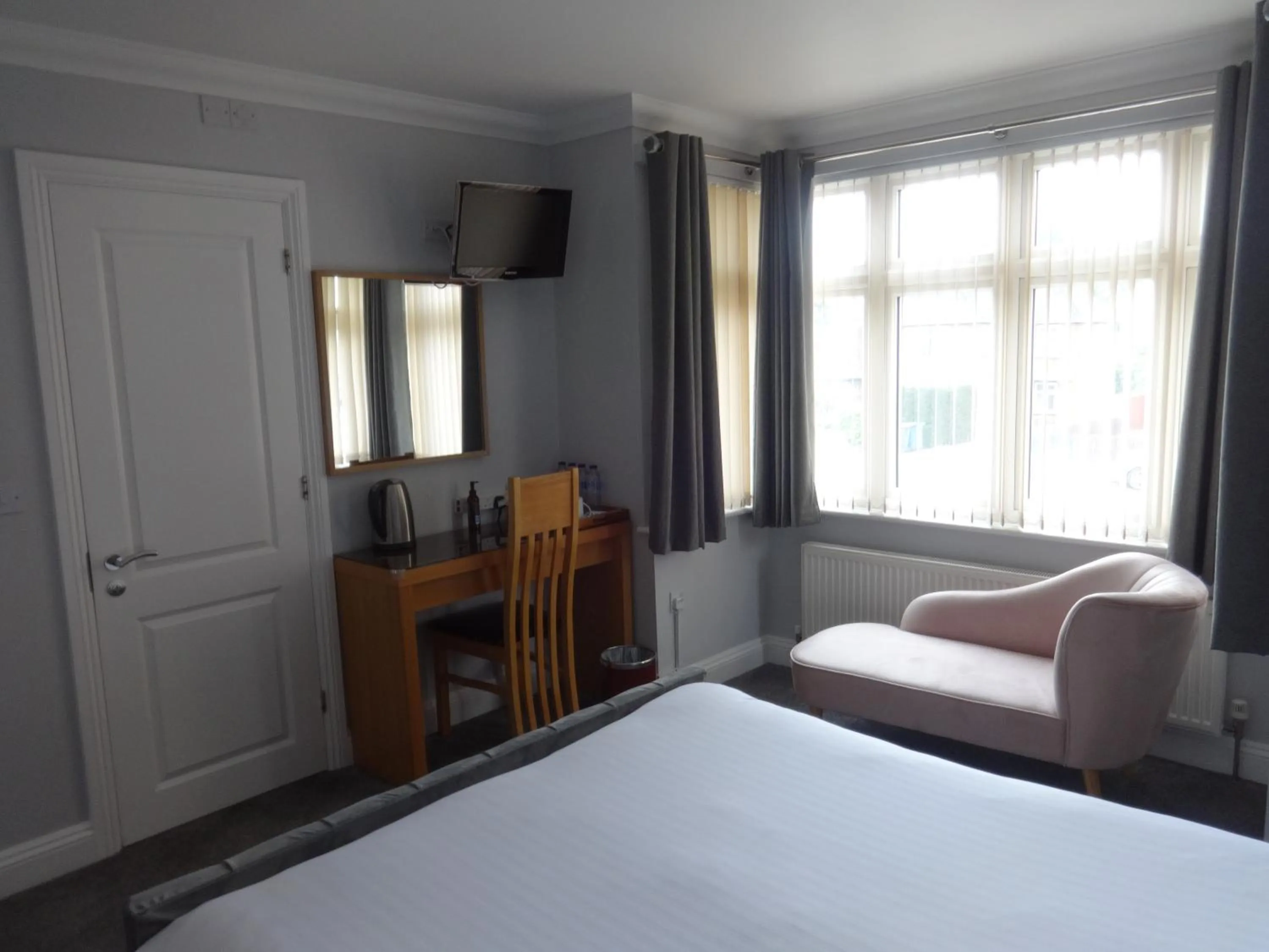 Bedroom, Bed in Autumn House