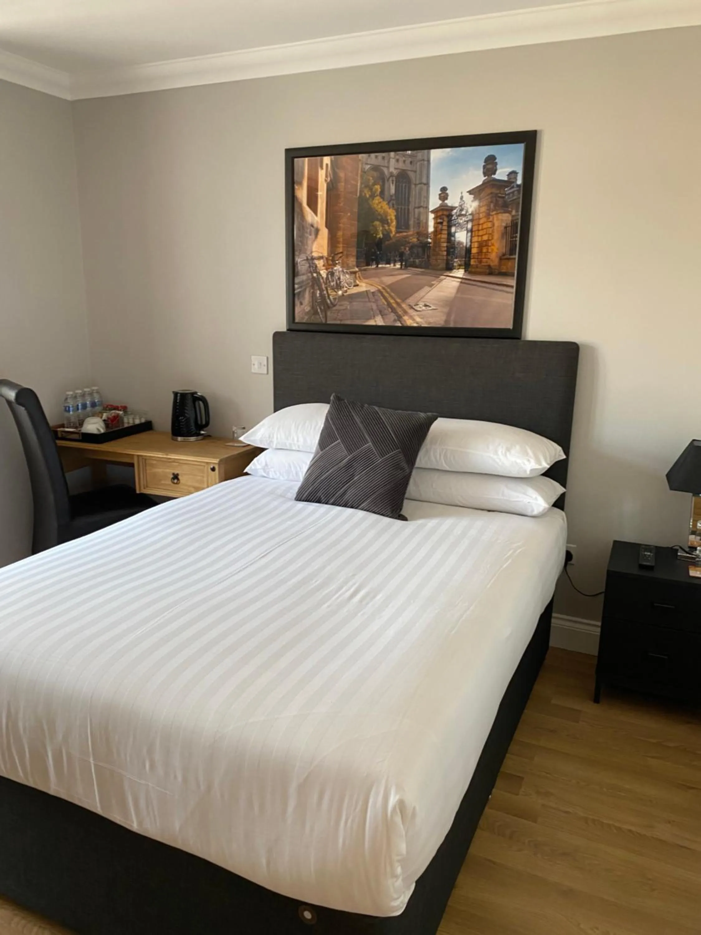 Bedroom, Bed in Autumn House