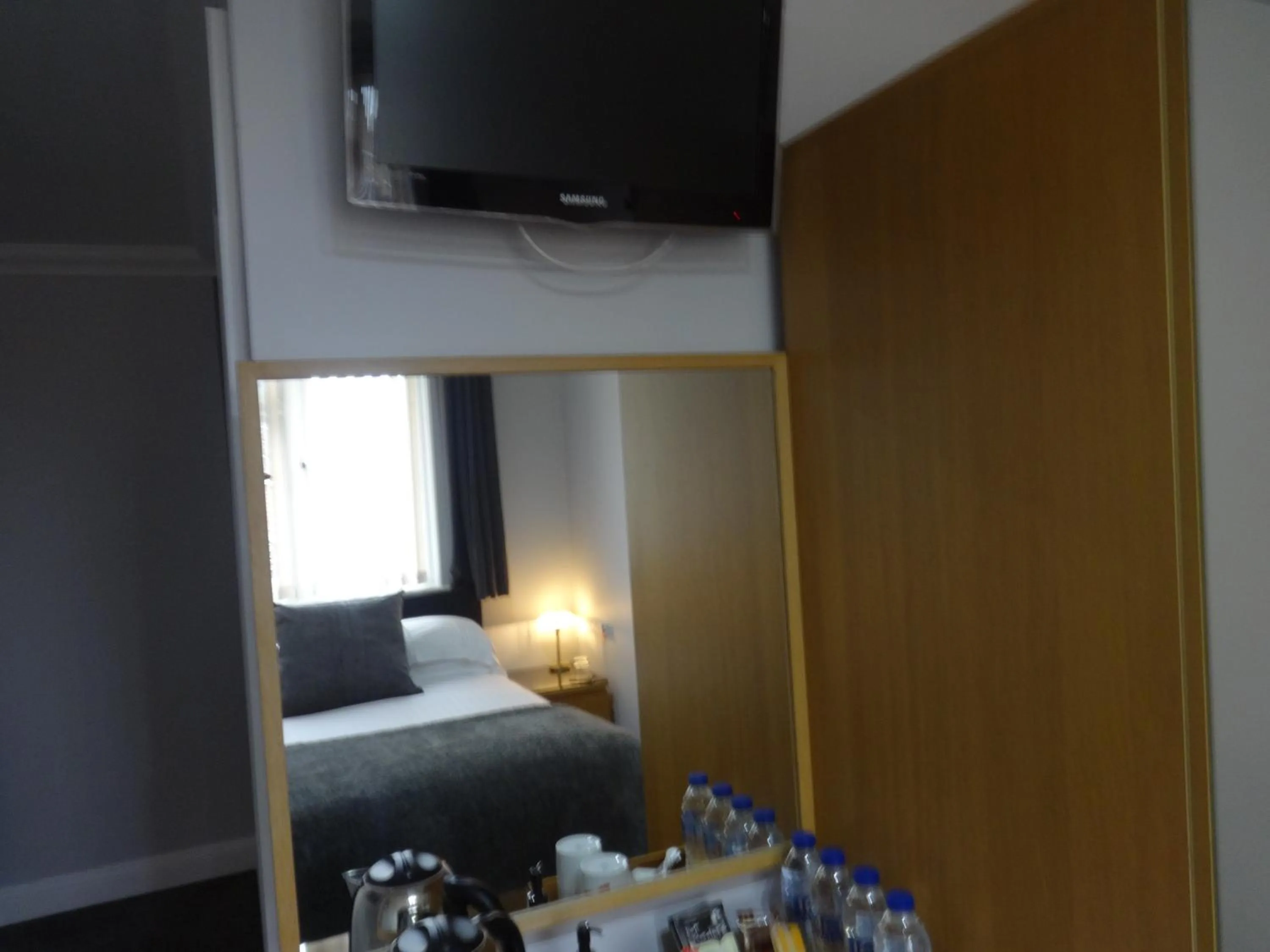 Bedroom, Bed in Autumn House