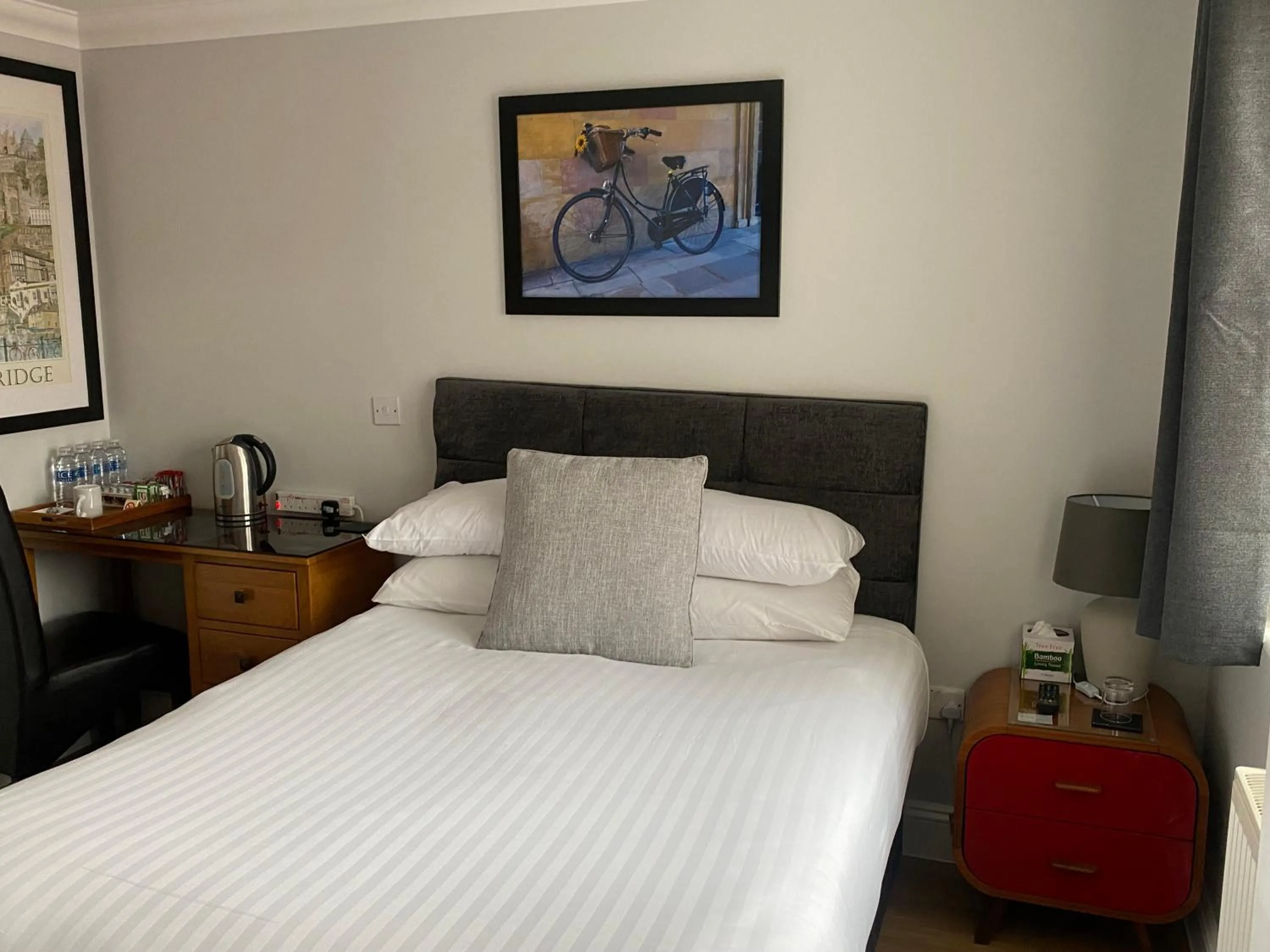 Coffee/tea facilities, Bed in Autumn House