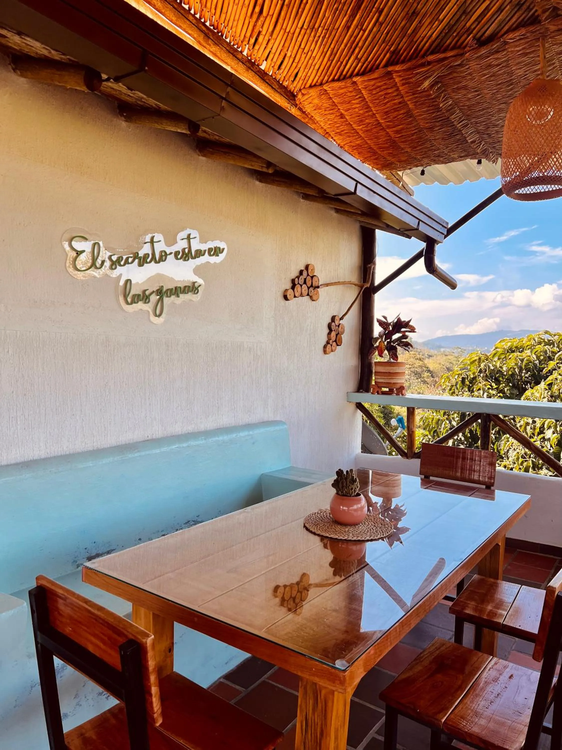 Restaurant/places to eat in Hotel Campestre Palmas del Zamorano