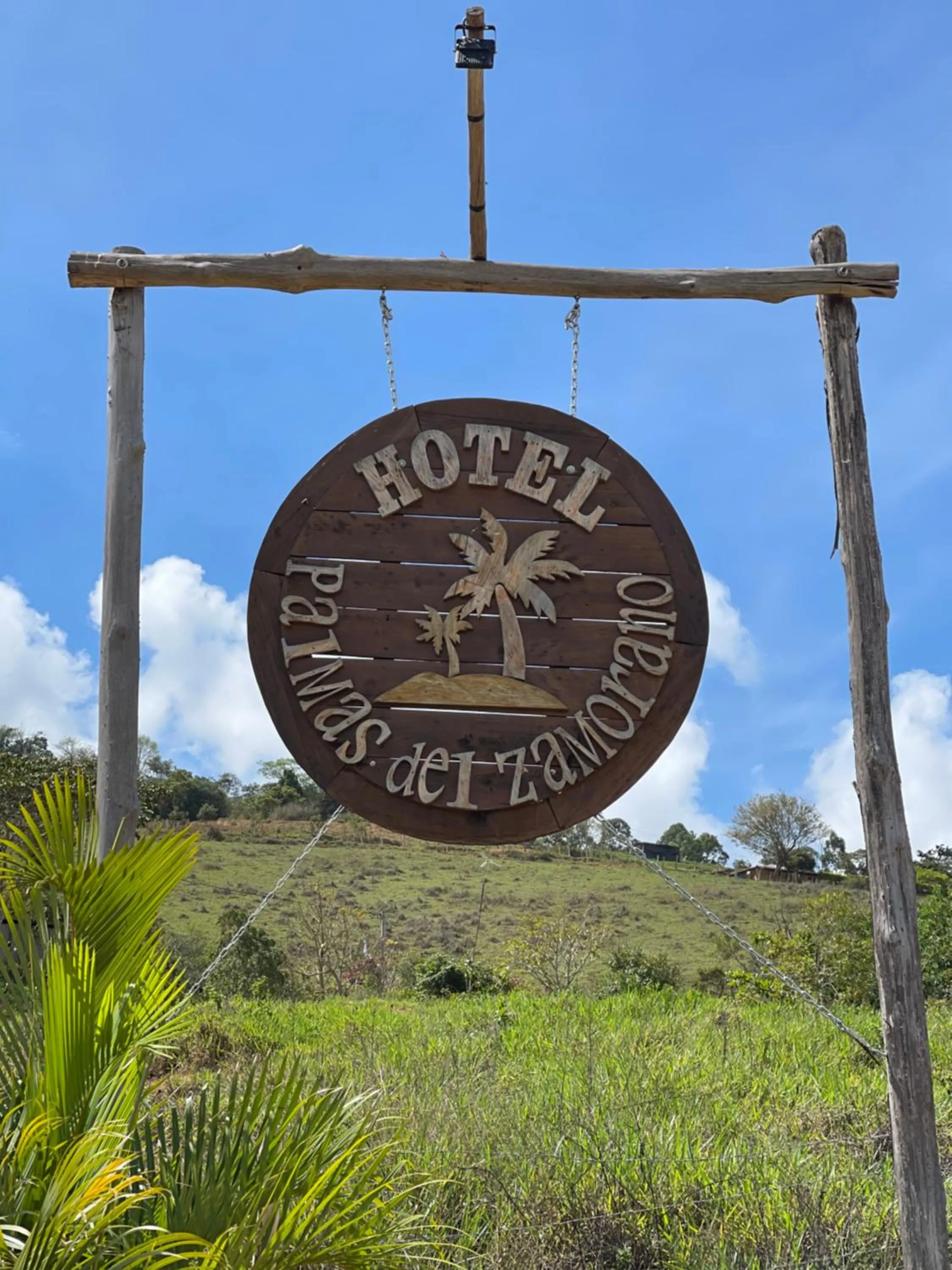 Logo/Certificate/Sign in Hotel Campestre Palmas del Zamorano