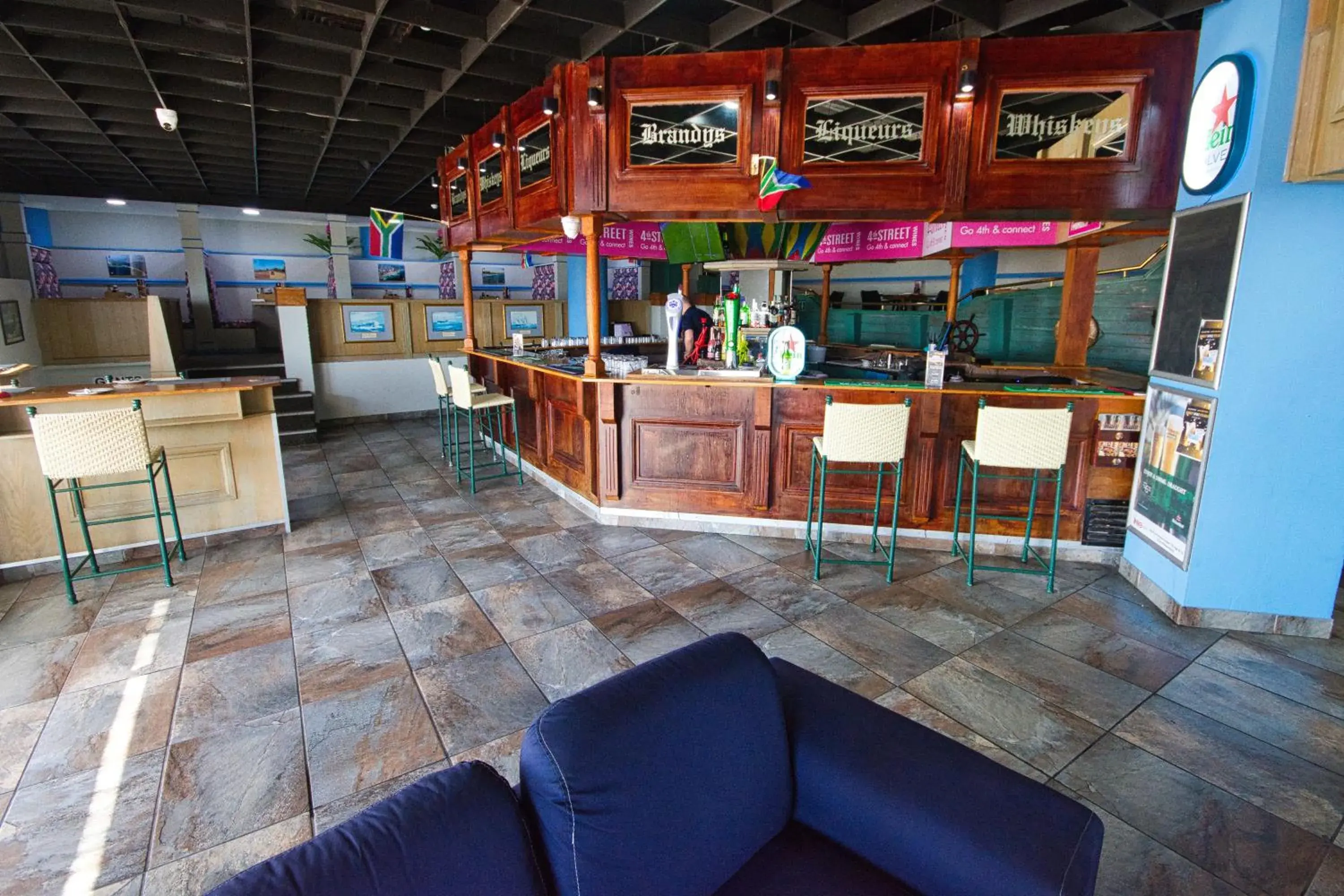 Restaurant/places to eat in Gooderson Tropicana Hotel Restaurant/places to eat in Gooderson Tropicana Hotel