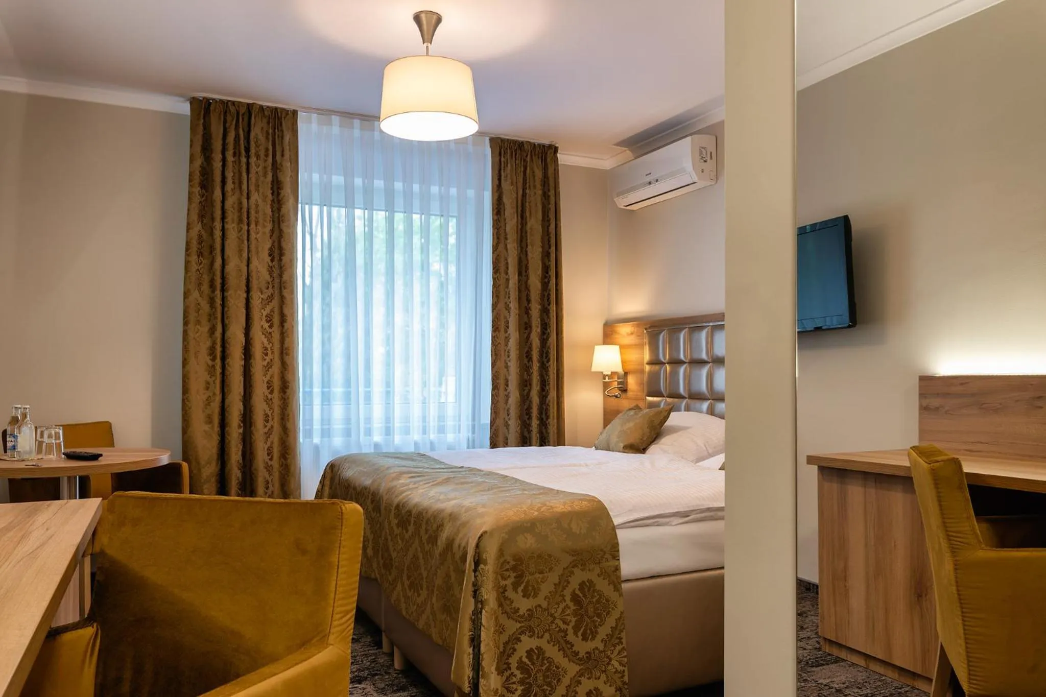 Communal lounge/ TV room in Hotel Olesno