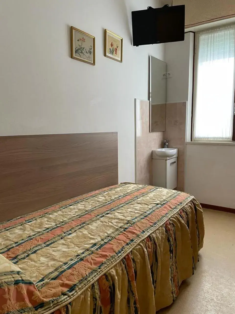 Single Room with Private External Bathroom in Hotel Stiefel Single Room with Private External Bathroom in Hotel Stiefel