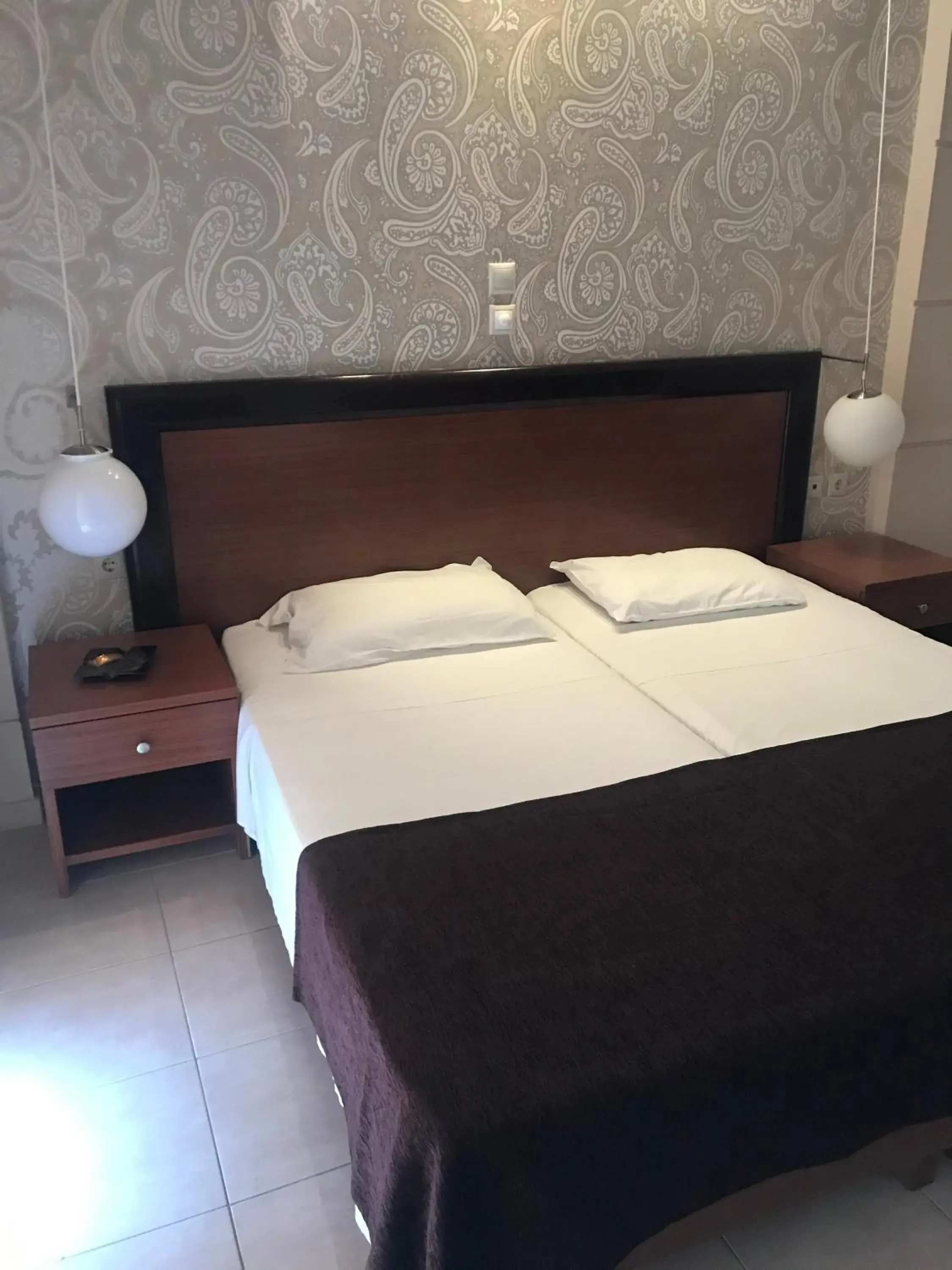 Single Room with Private Bathroom in Saint Amon Hotel Single Room with Private Bathroom in Saint Amon Hotel
