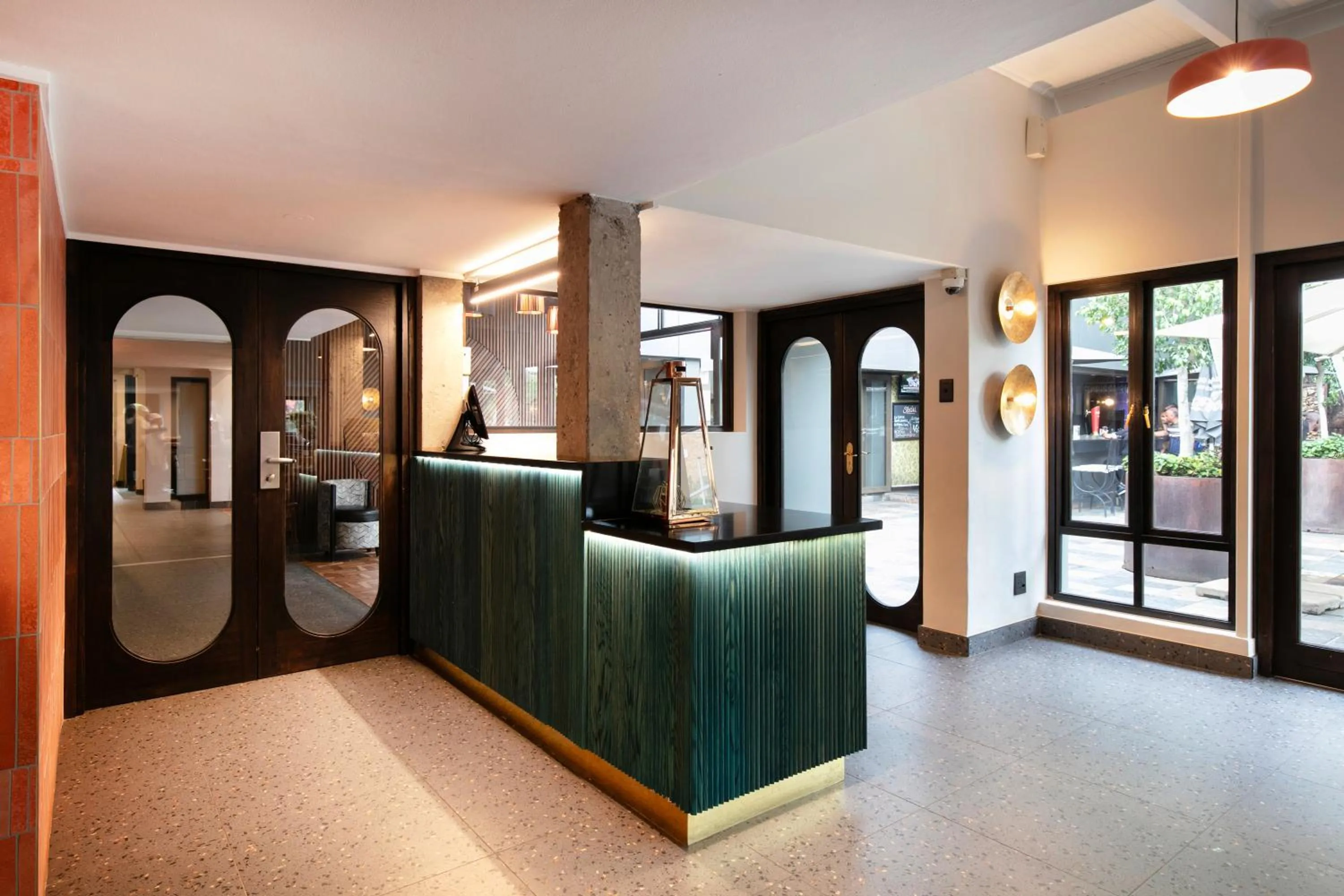 Restaurant/places to eat in Hotel 224 & Apartments