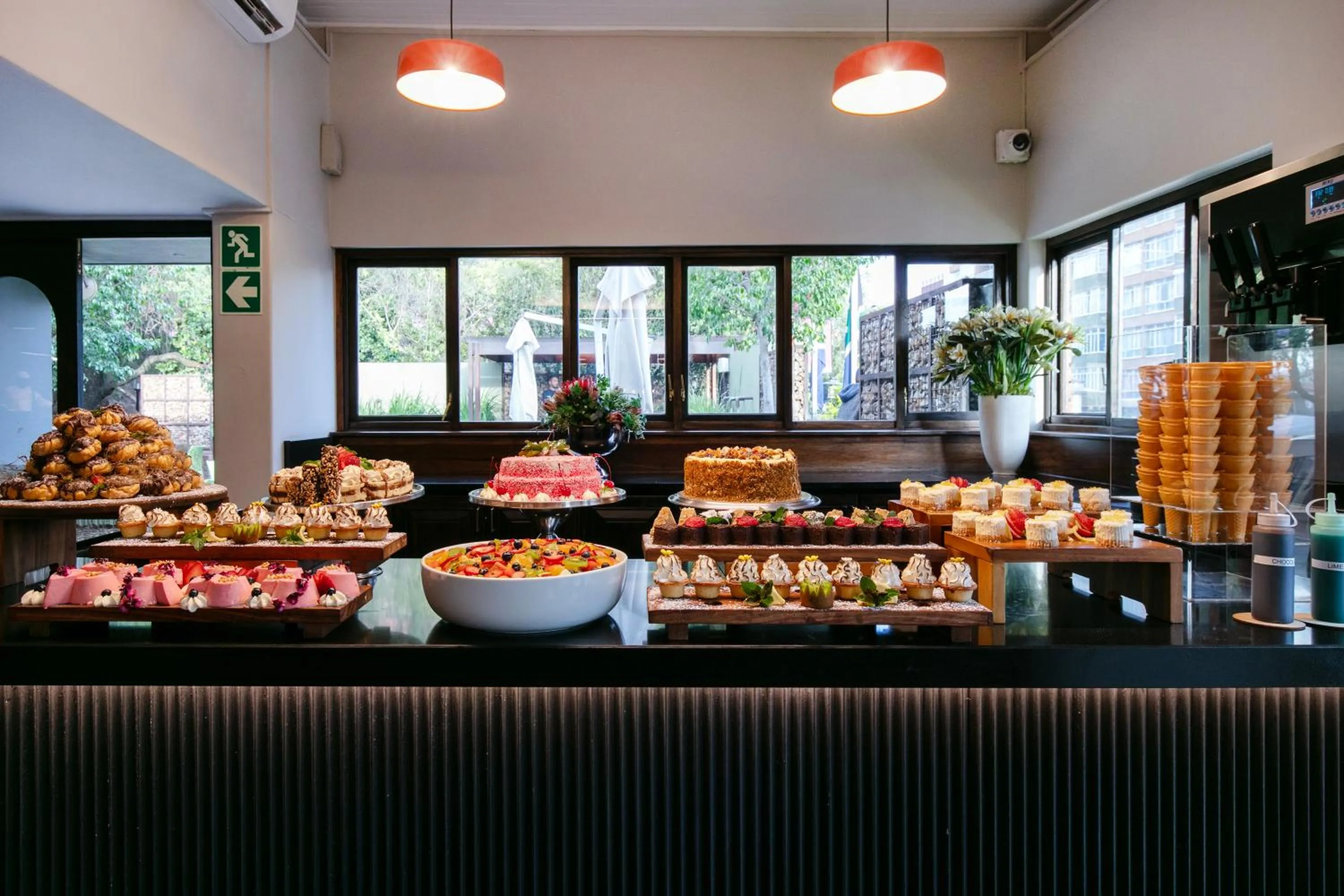 Restaurant/places to eat in Hotel 224 & Apartments