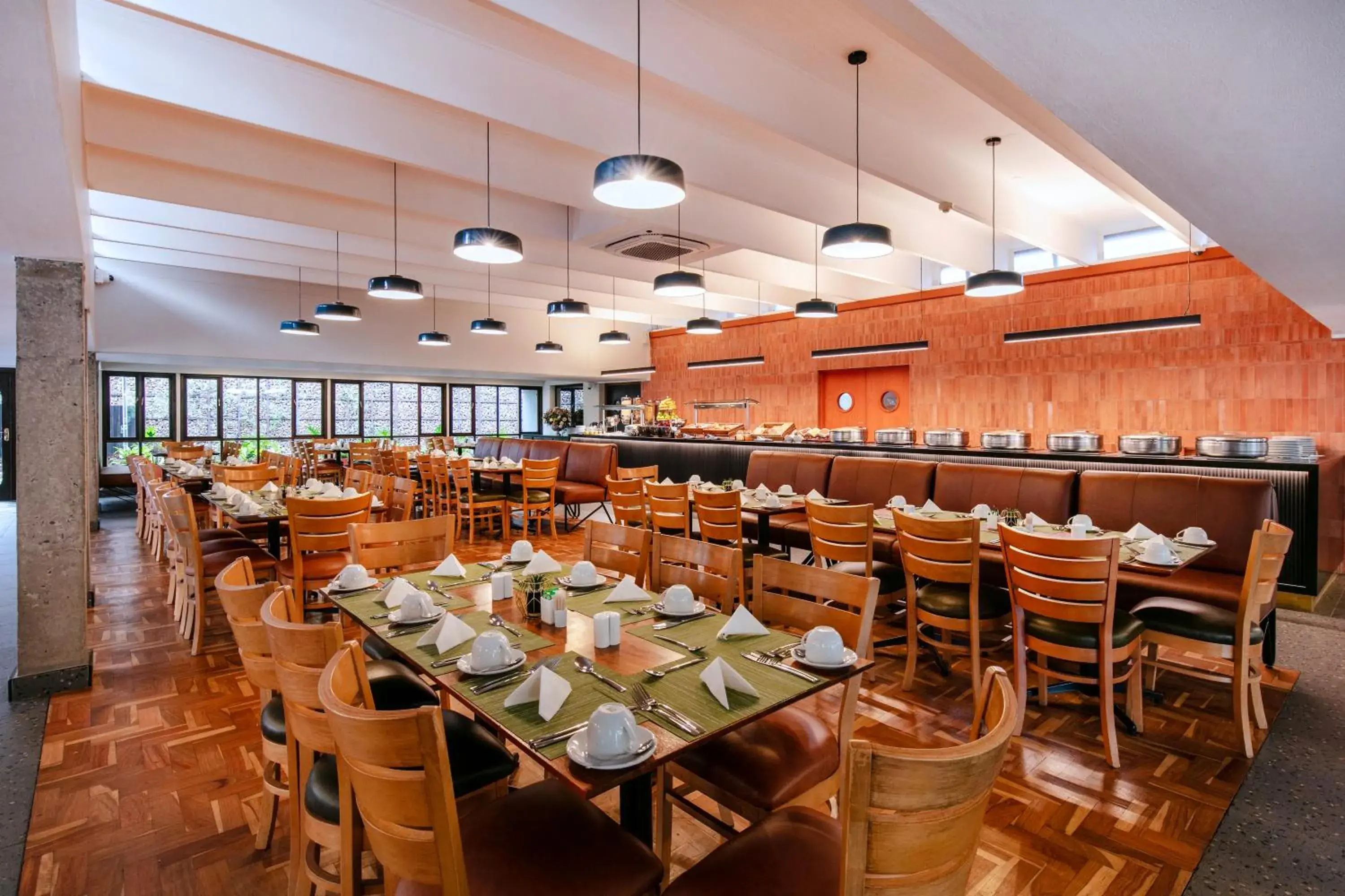 Restaurant/places to eat in Hotel 224 & Apartments Restaurant/places to eat in Hotel 224 & Apartments