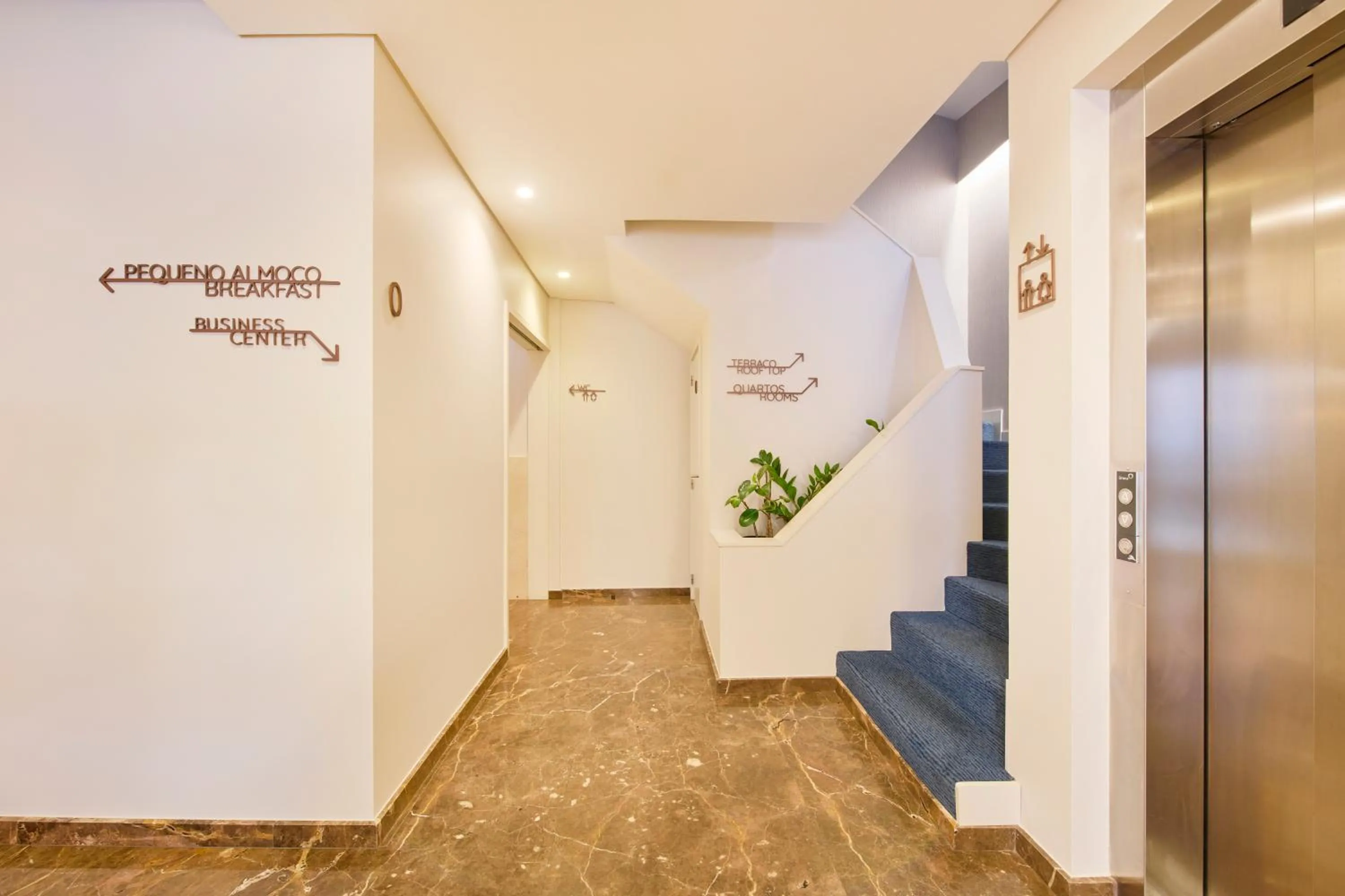 elevator in Hotel Moon & Sun Braga