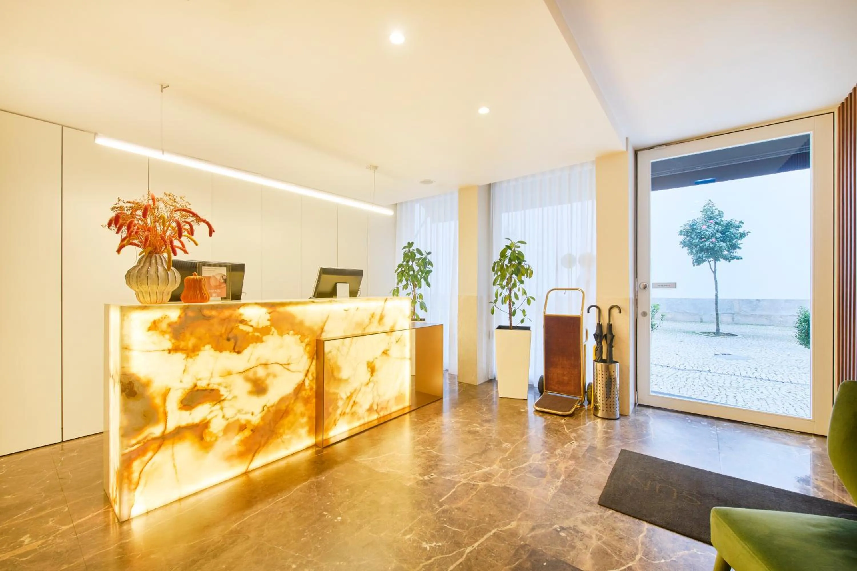 Lobby or reception in Hotel Moon & Sun Braga