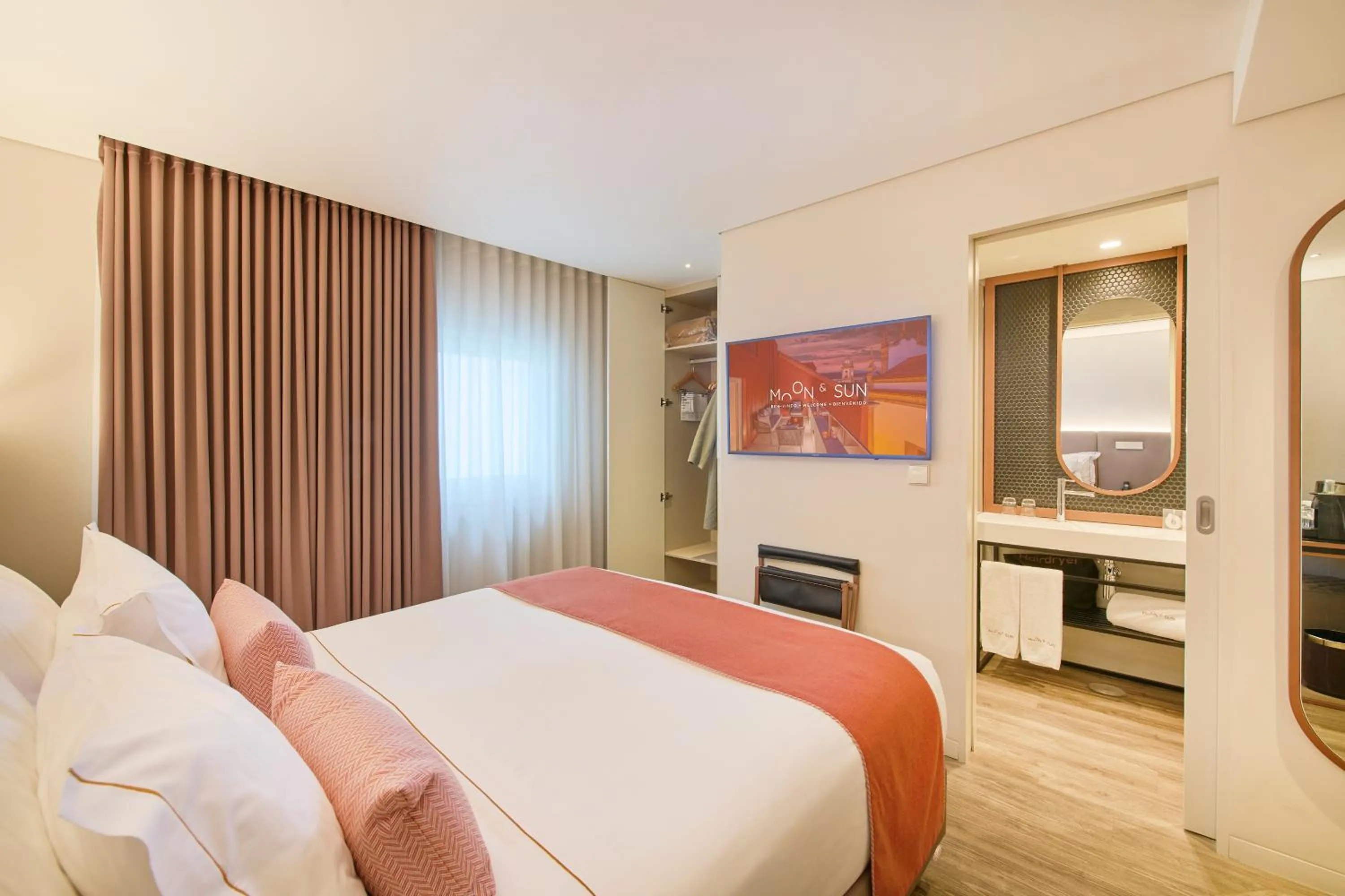 Bed in Hotel Moon & Sun Braga