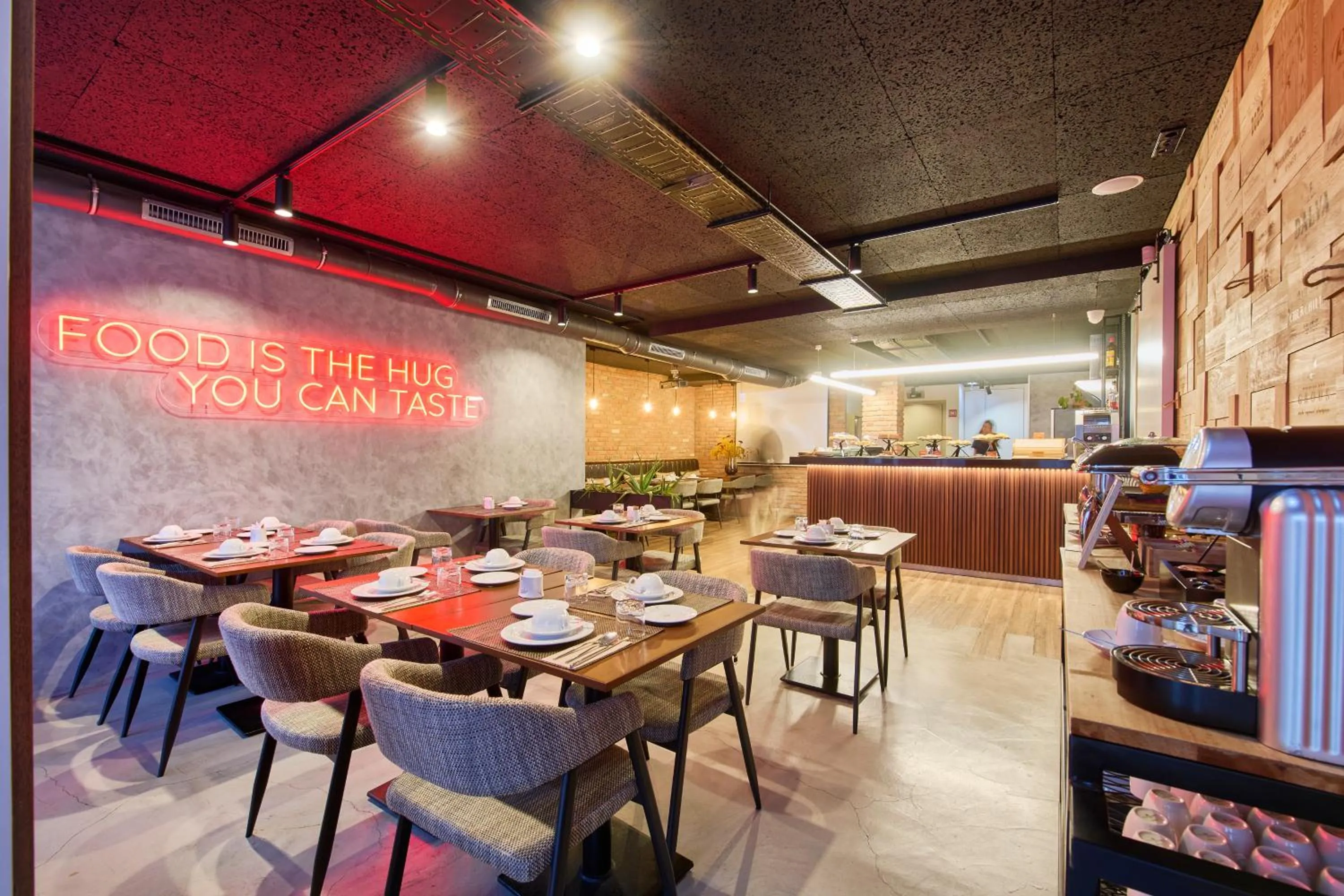 Restaurant/places to eat in Hotel Moon & Sun Braga