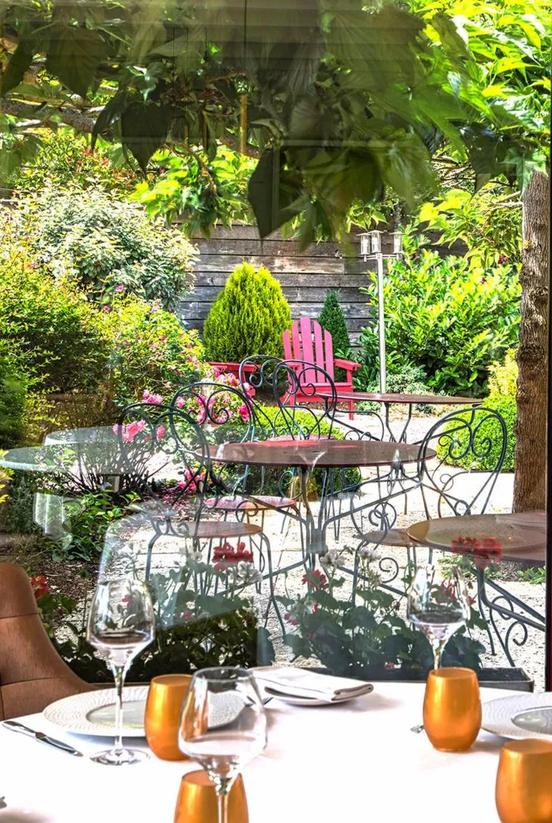 Garden in Auberge du Lac, Sure Hotel Collection by Best Western