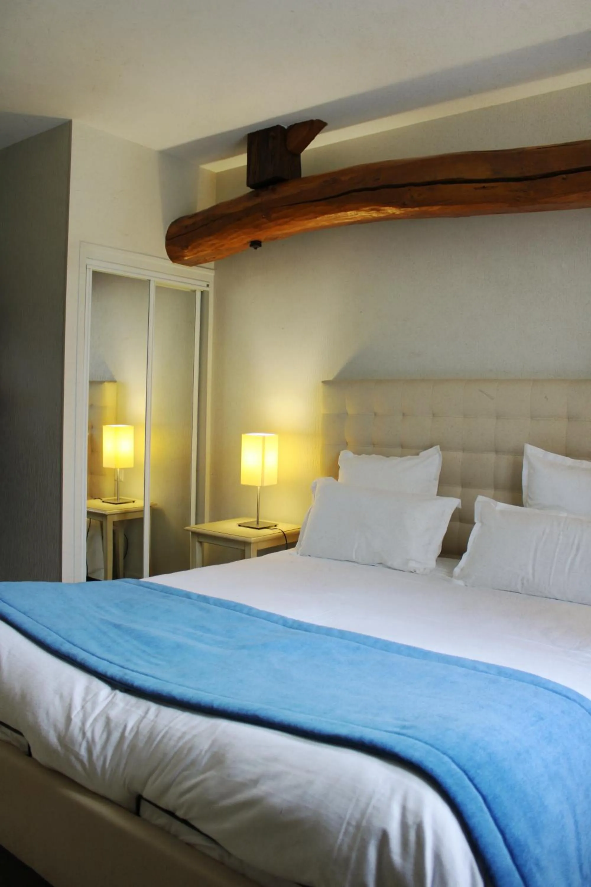 Bed in Auberge du Lac, Sure Hotel Collection by Best Western