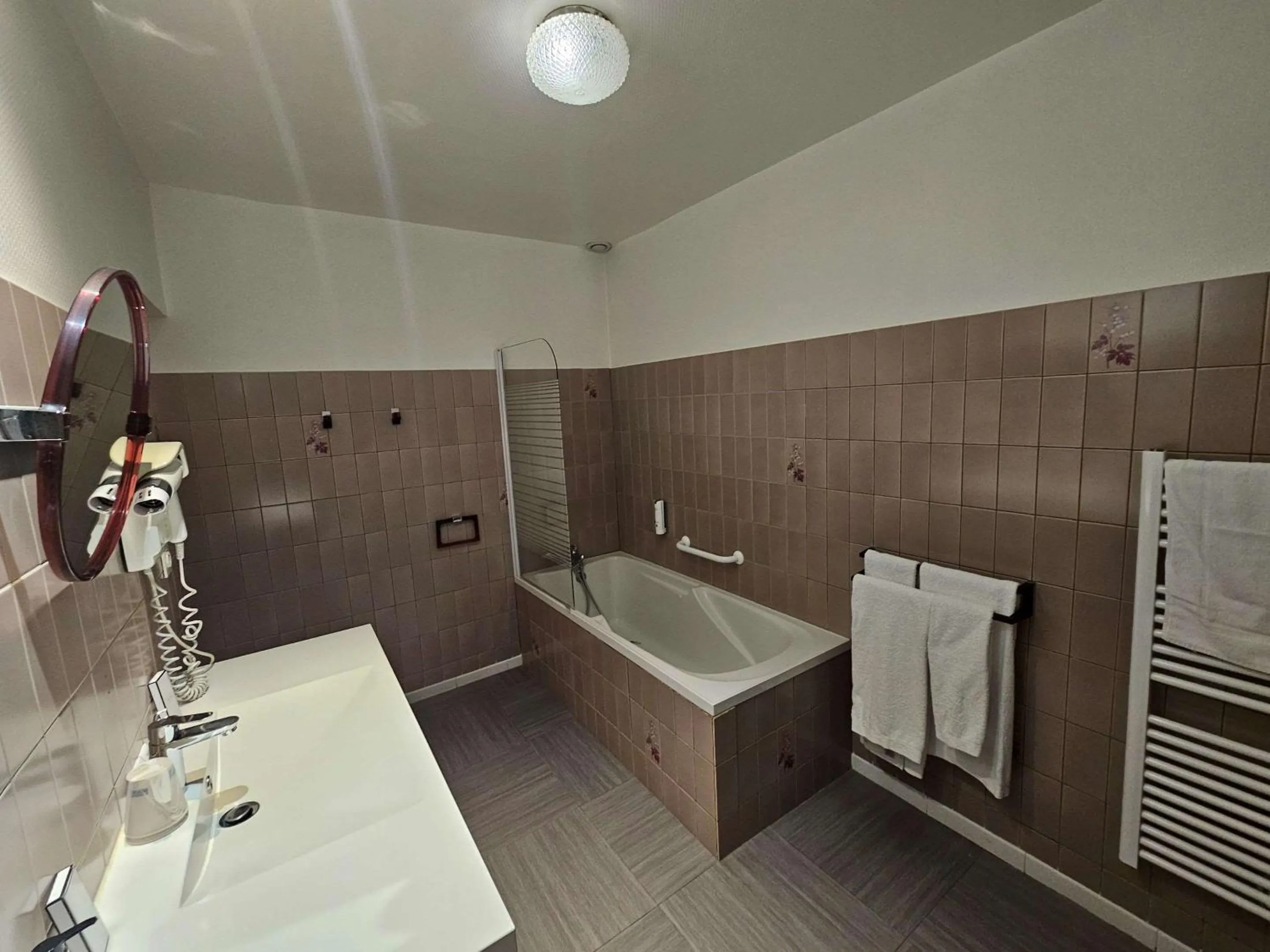 Bathroom in Auberge du Lac, Sure Hotel Collection by Best Western
