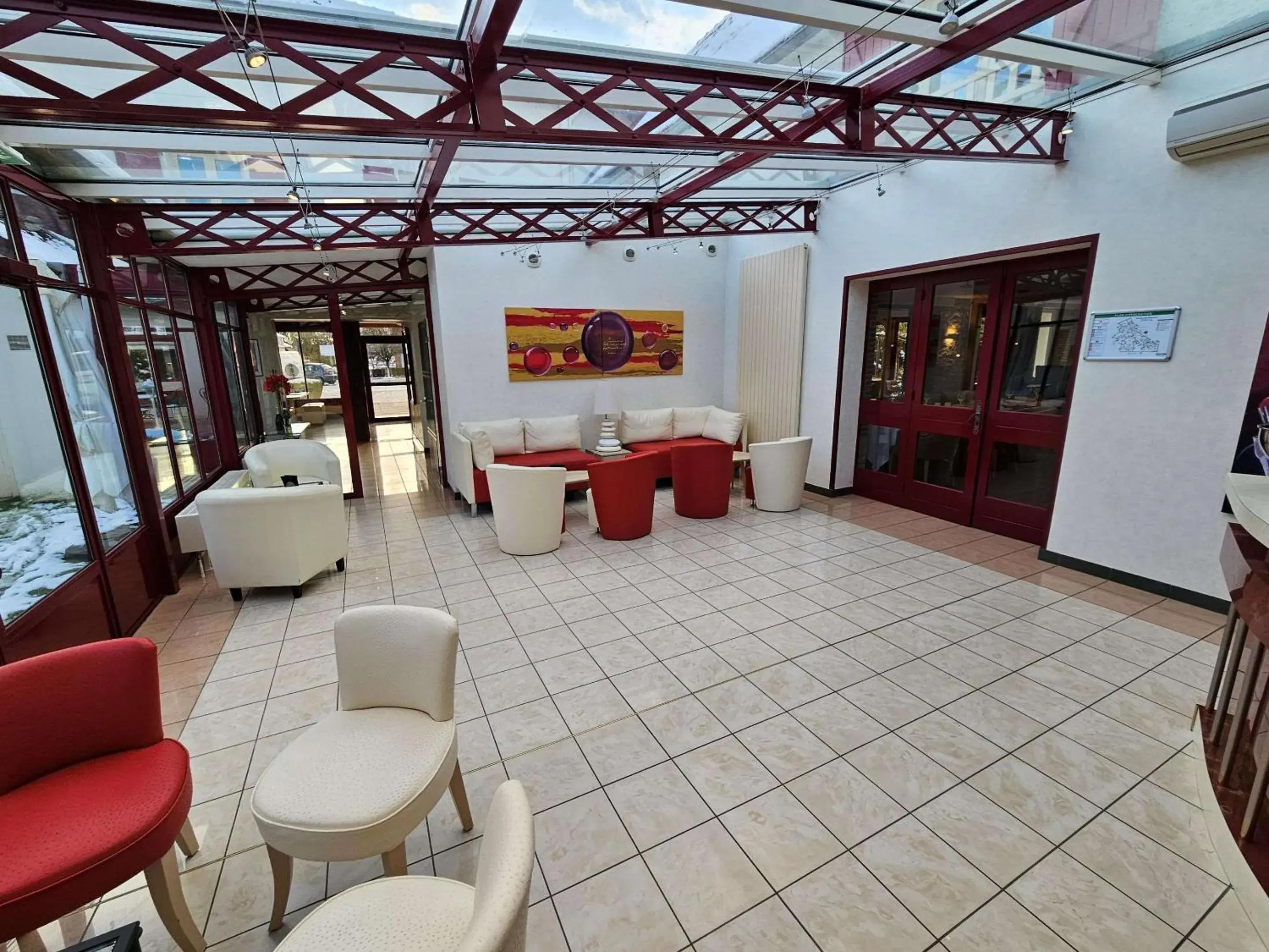 Lounge or bar in Auberge du Lac, Sure Hotel Collection by Best Western Lounge or bar in Auberge du Lac, Sure Hotel Collection by Best Western