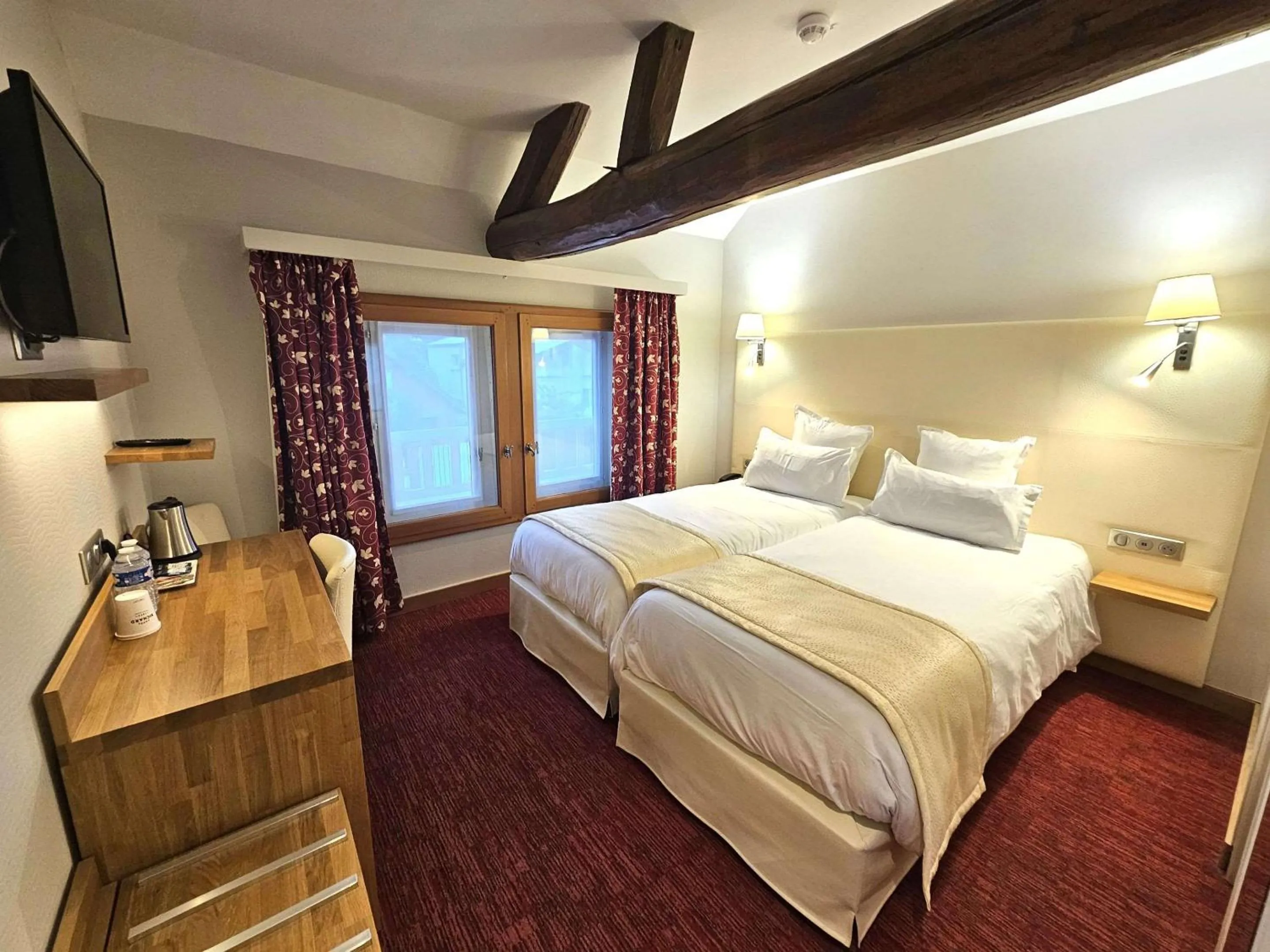 Bedroom, Bed in Auberge du Lac, Sure Hotel Collection by Best Western