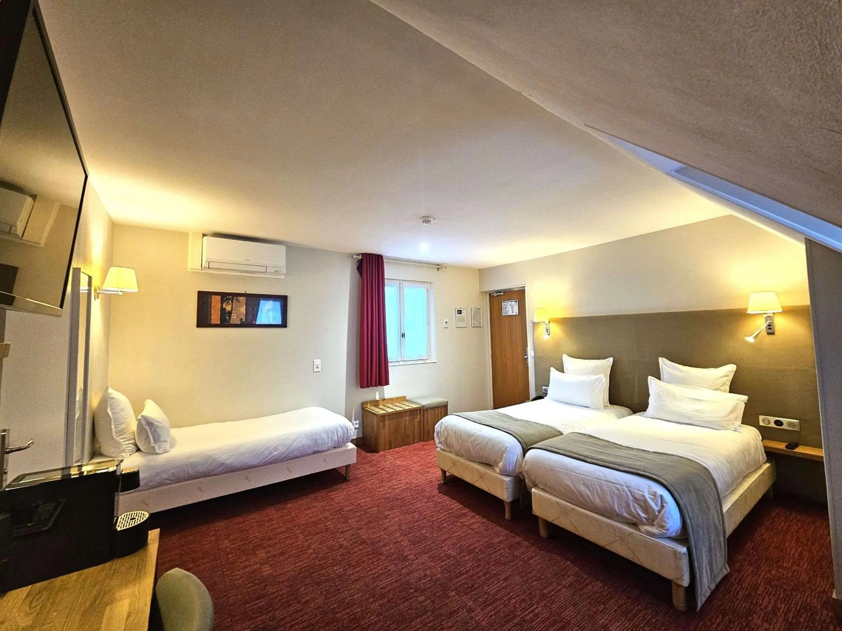 Bedroom, Bed in Auberge du Lac, Sure Hotel Collection by Best Western