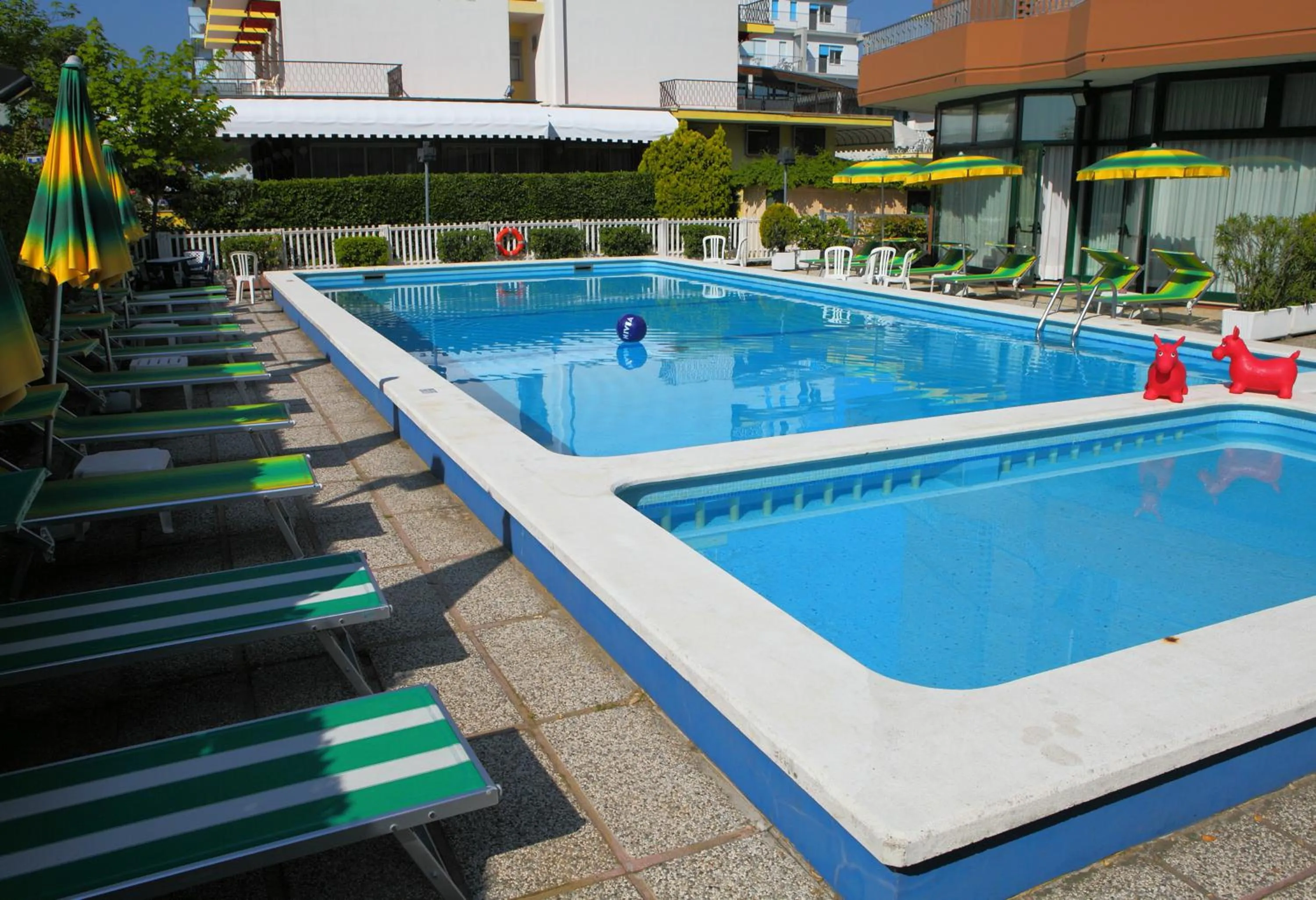 Swimming pool in Hotel American