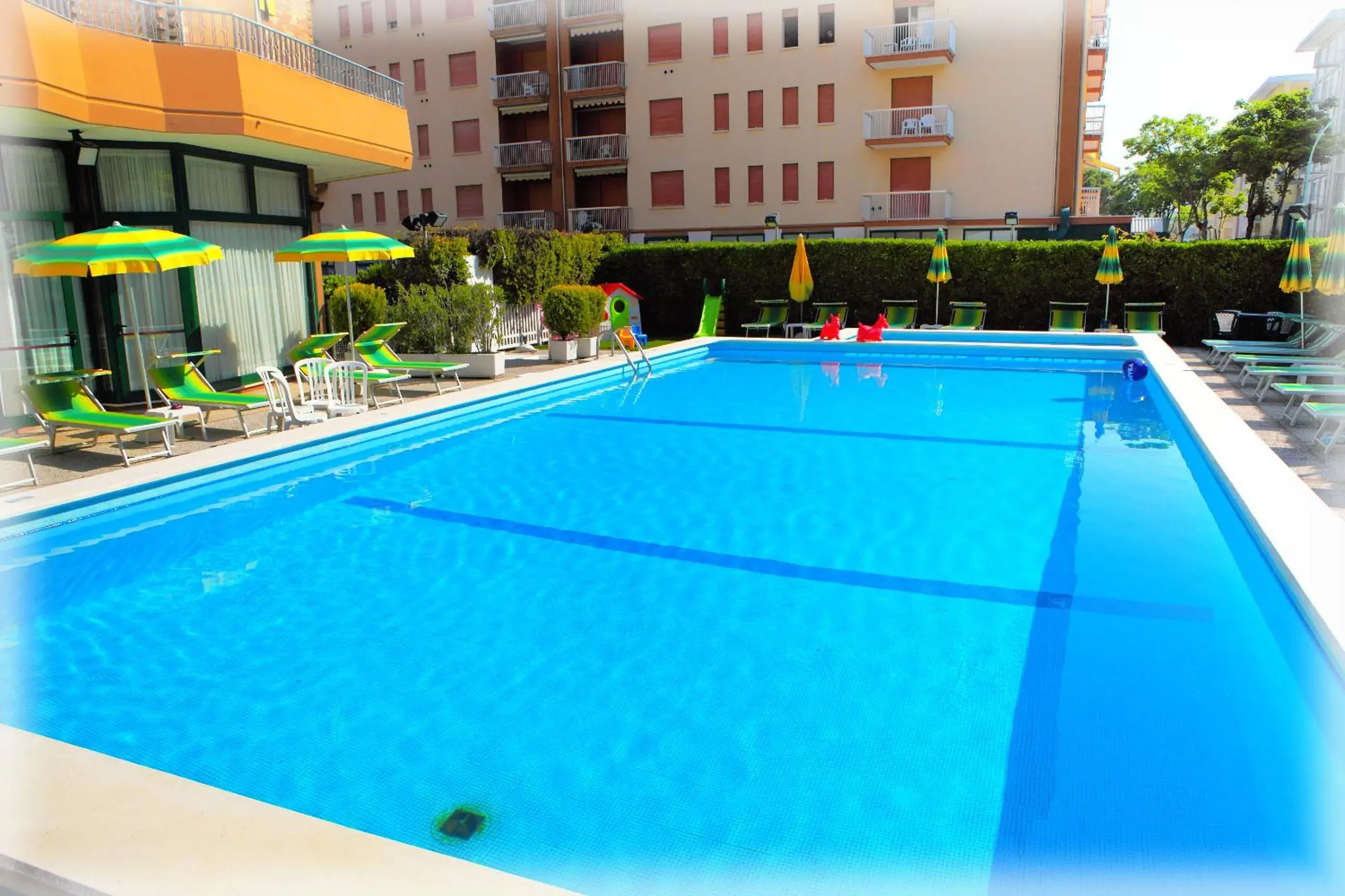 Swimming Pool in Hotel American