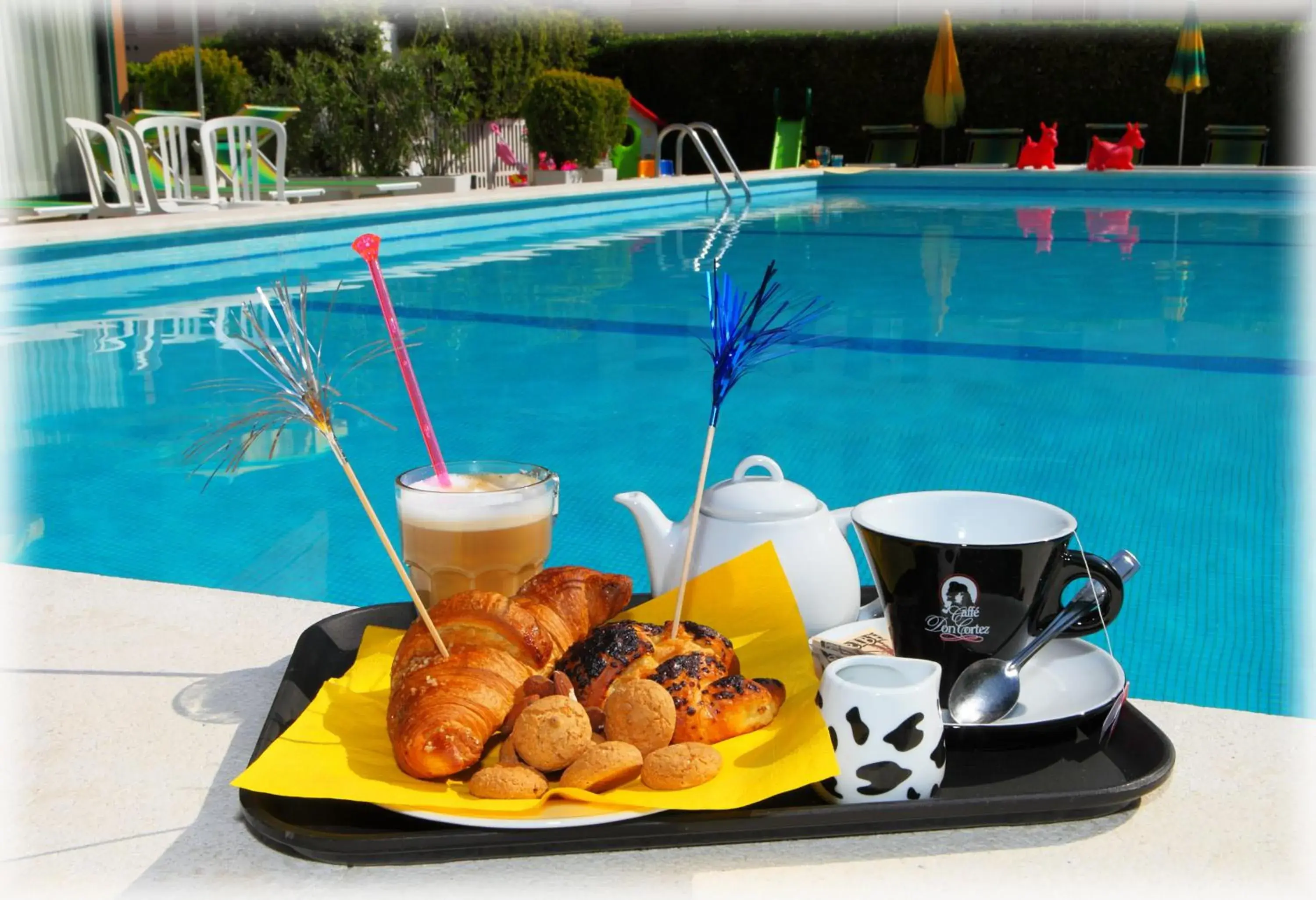 Breakfast, Swimming Pool in Hotel American