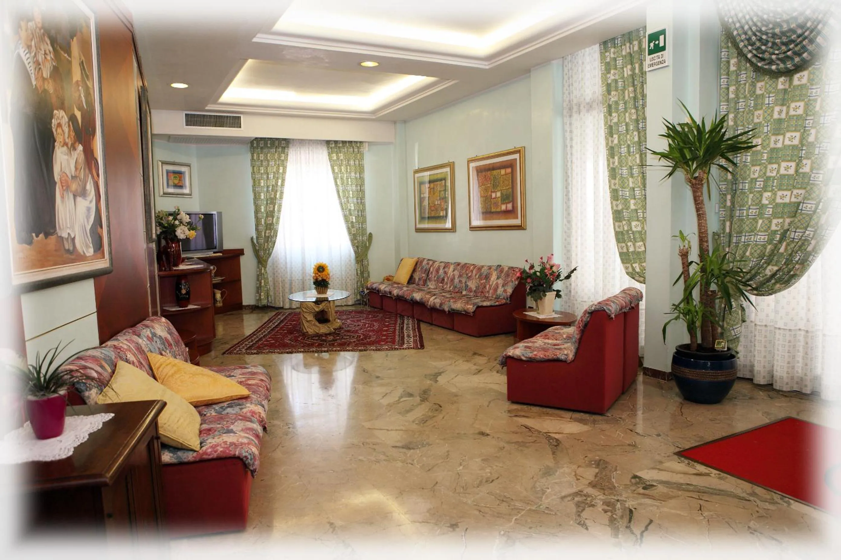 Day in Hotel American