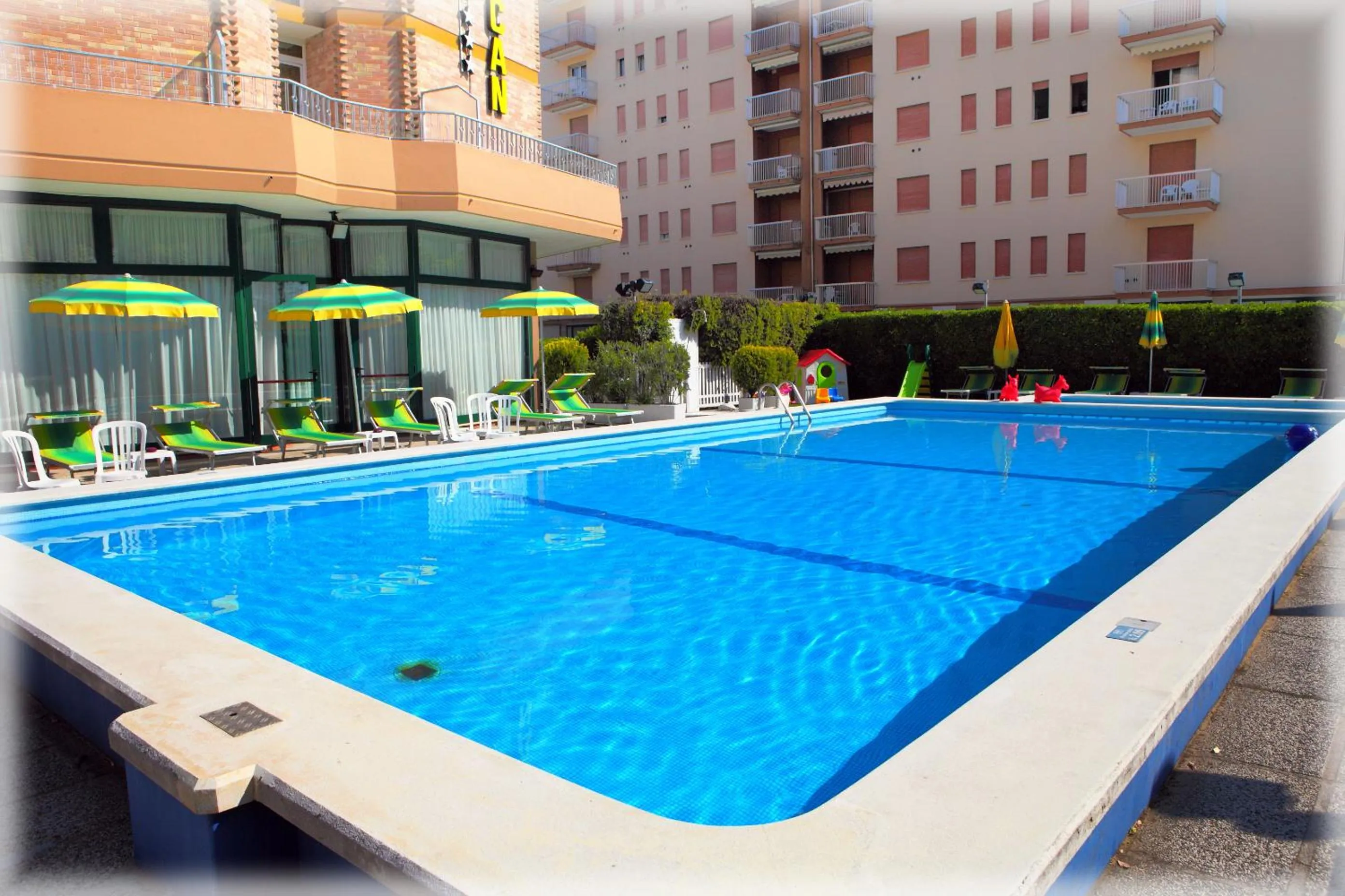 Swimming pool in Hotel American