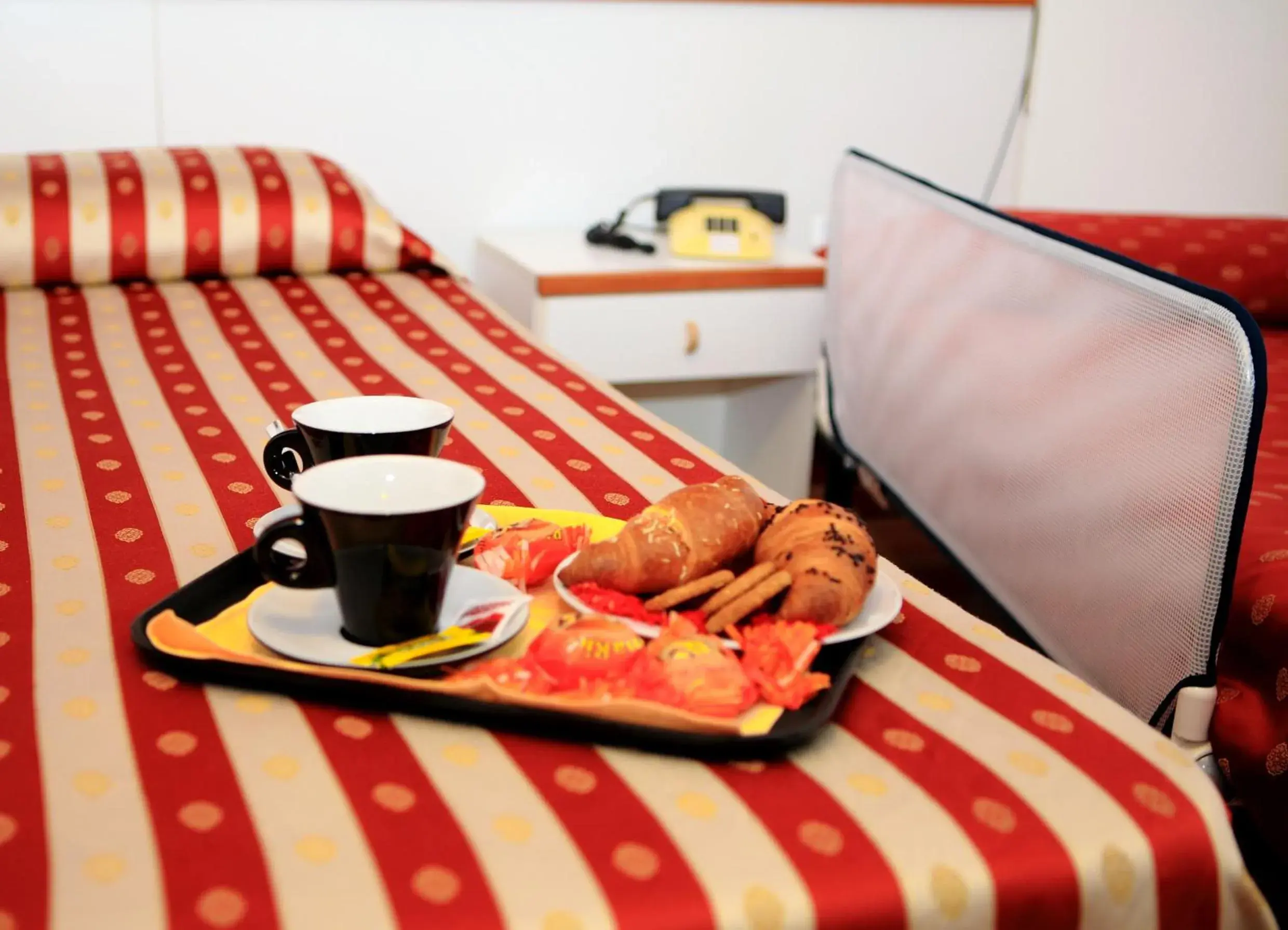 Breakfast, Bed in Hotel American