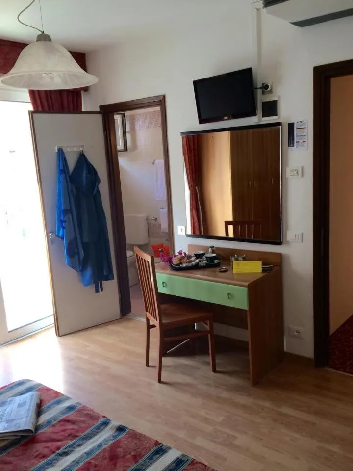 Decorative detail, Bed in Hotel American