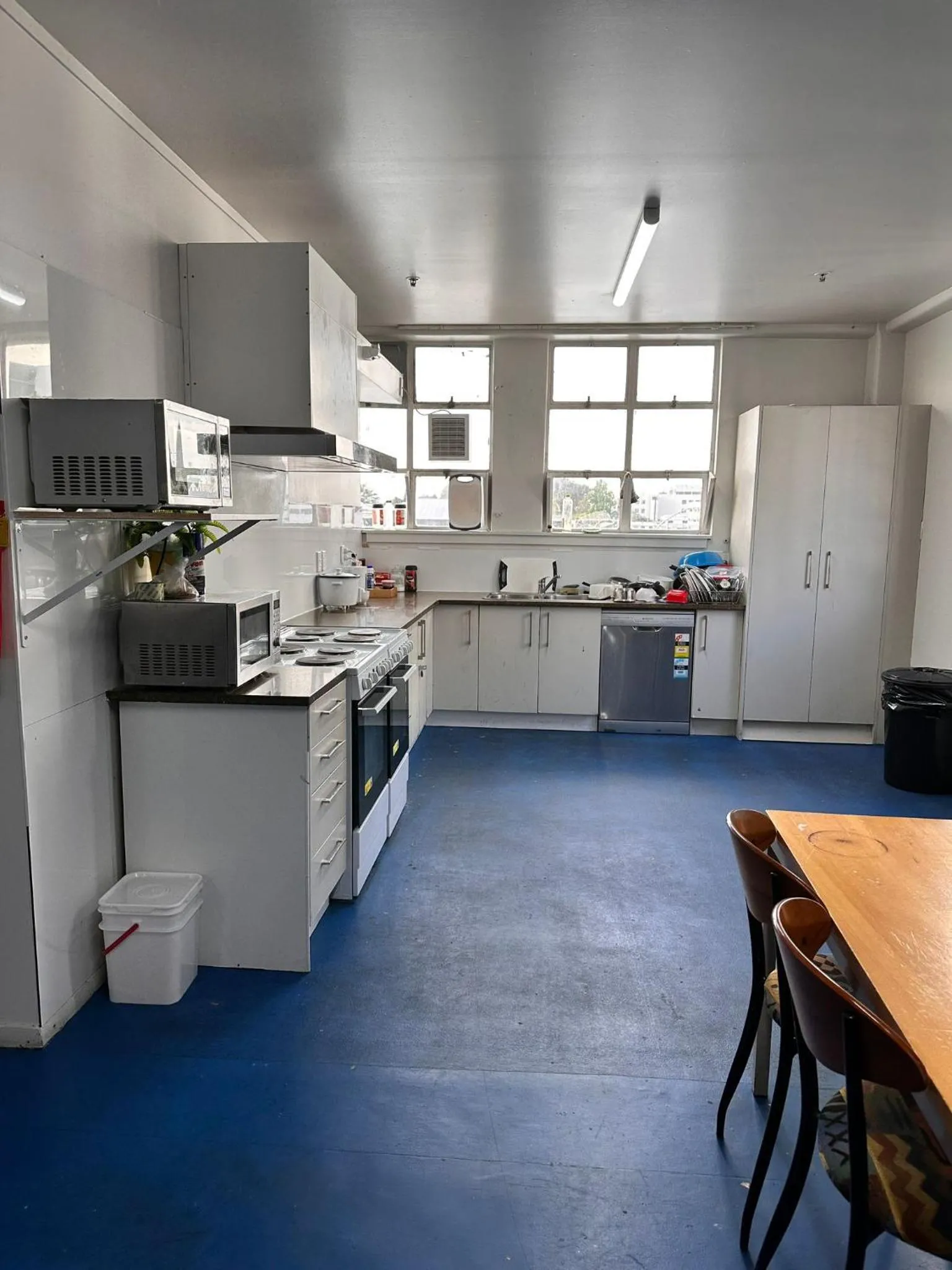 Kitchen or kitchenette in Hamilton City Inn