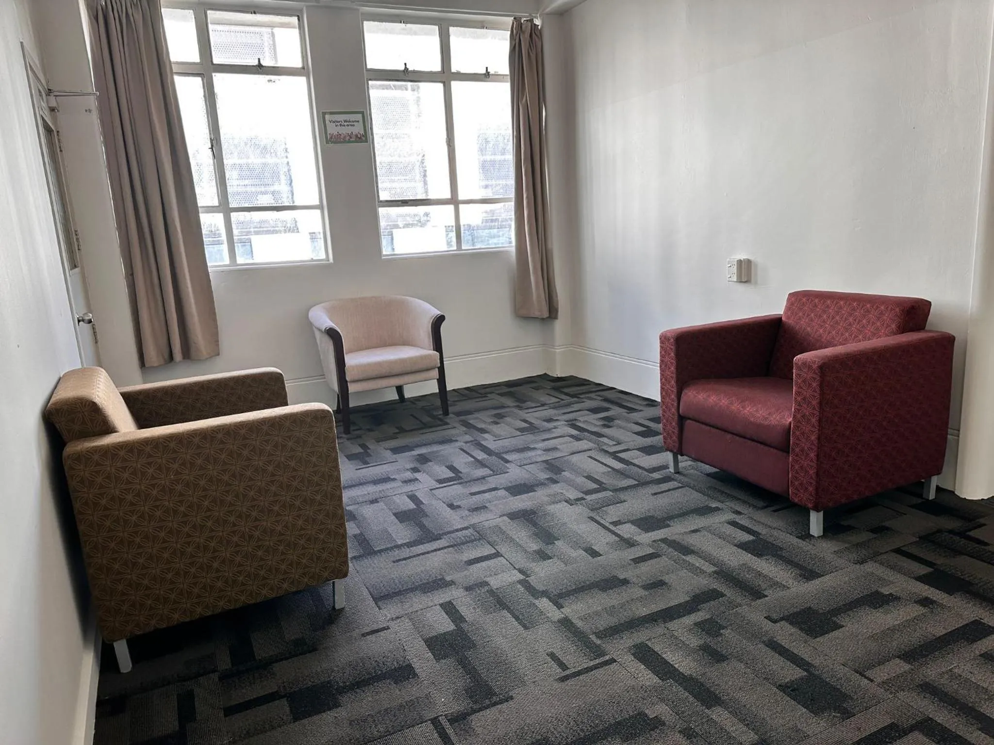 Seating area in Hamilton City Inn