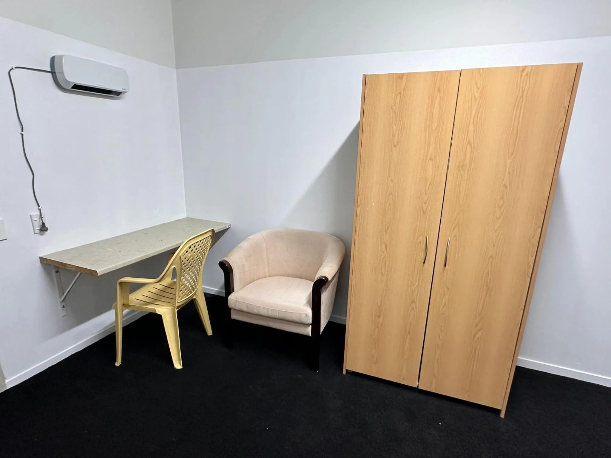 Seating area in Hamilton City Inn