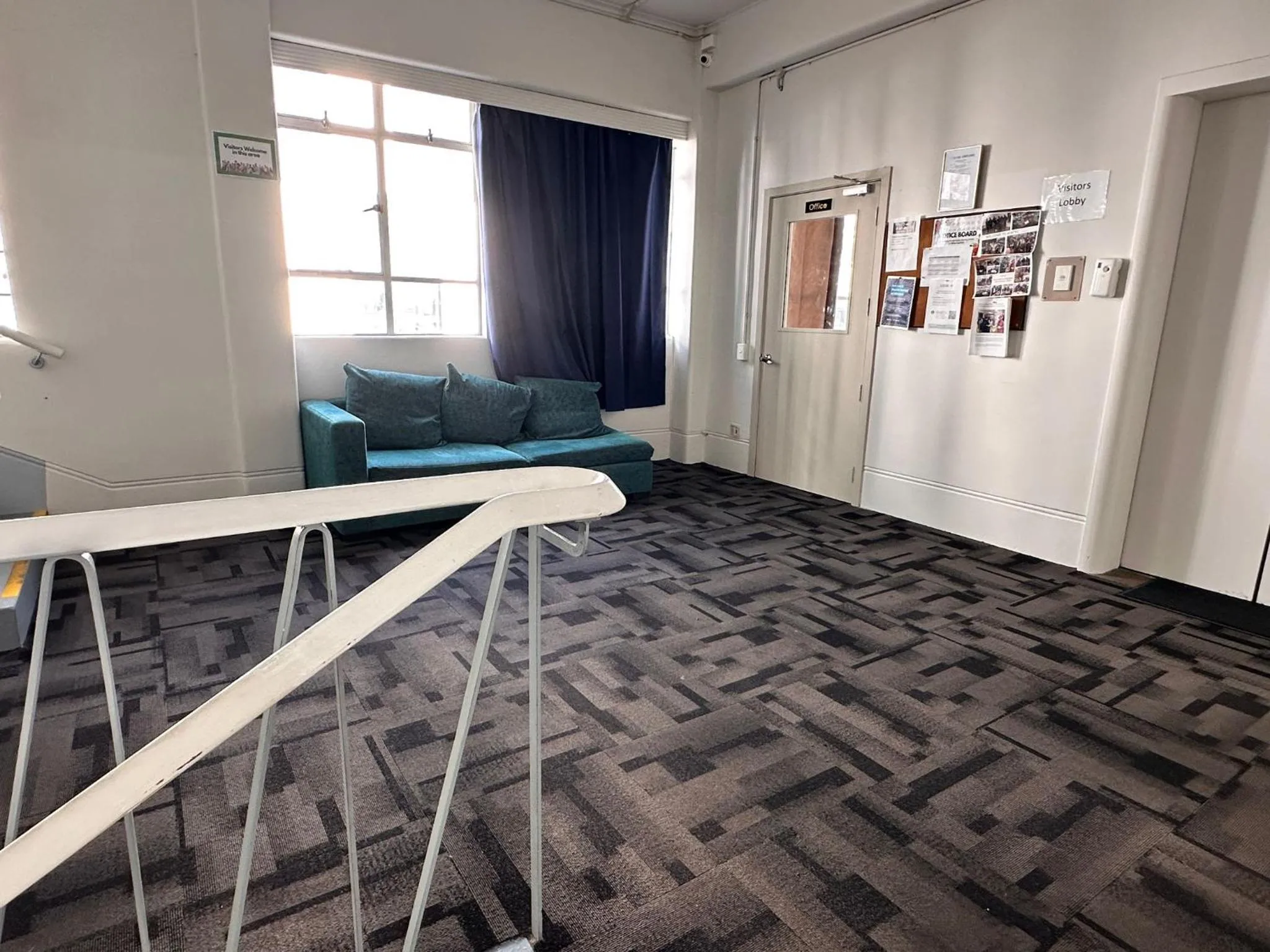 Seating area in Hamilton City Inn