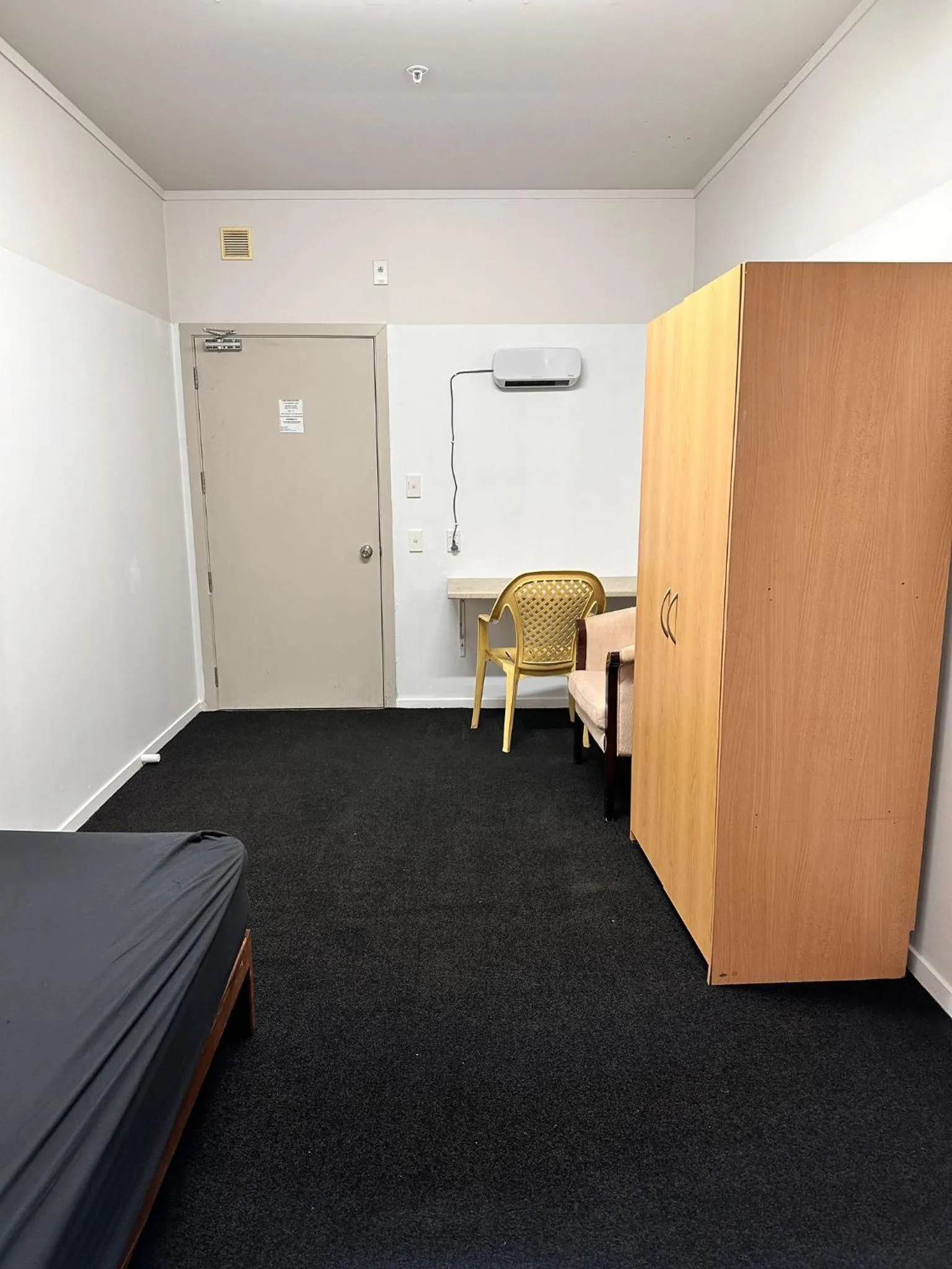 wardrobe in Hamilton City Inn