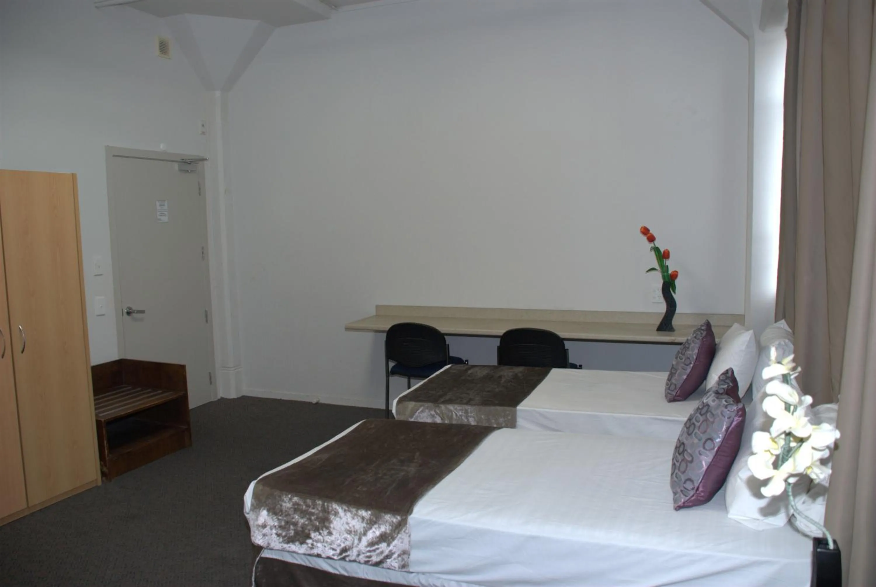 Bedroom, Bed in Hamilton City Inn