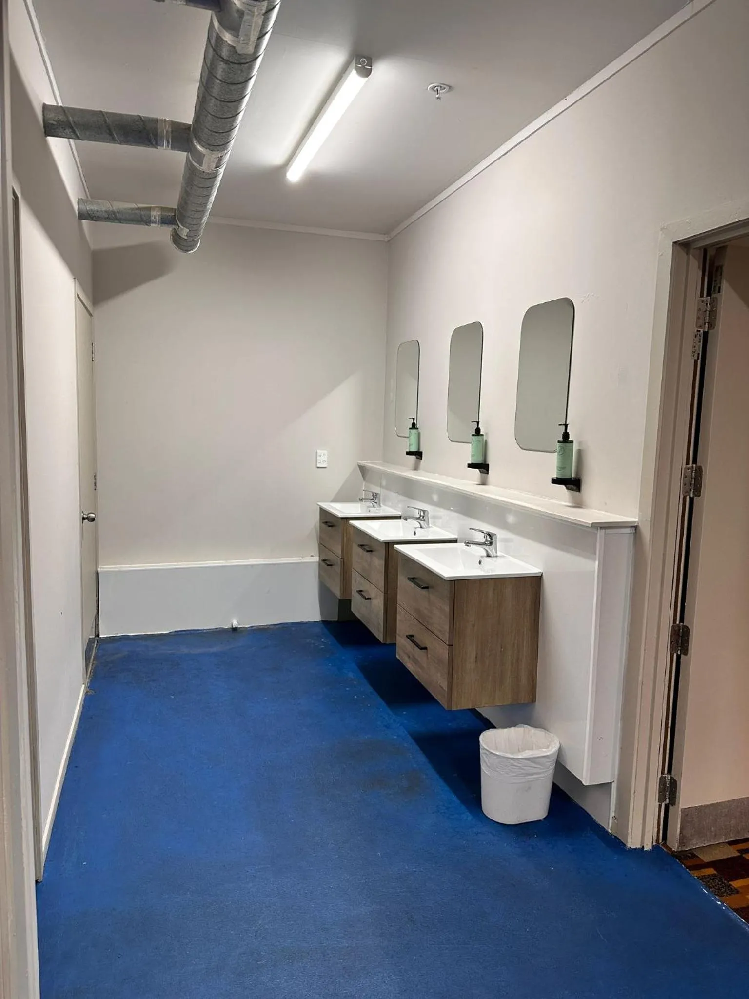Bathroom in Hamilton City Inn
