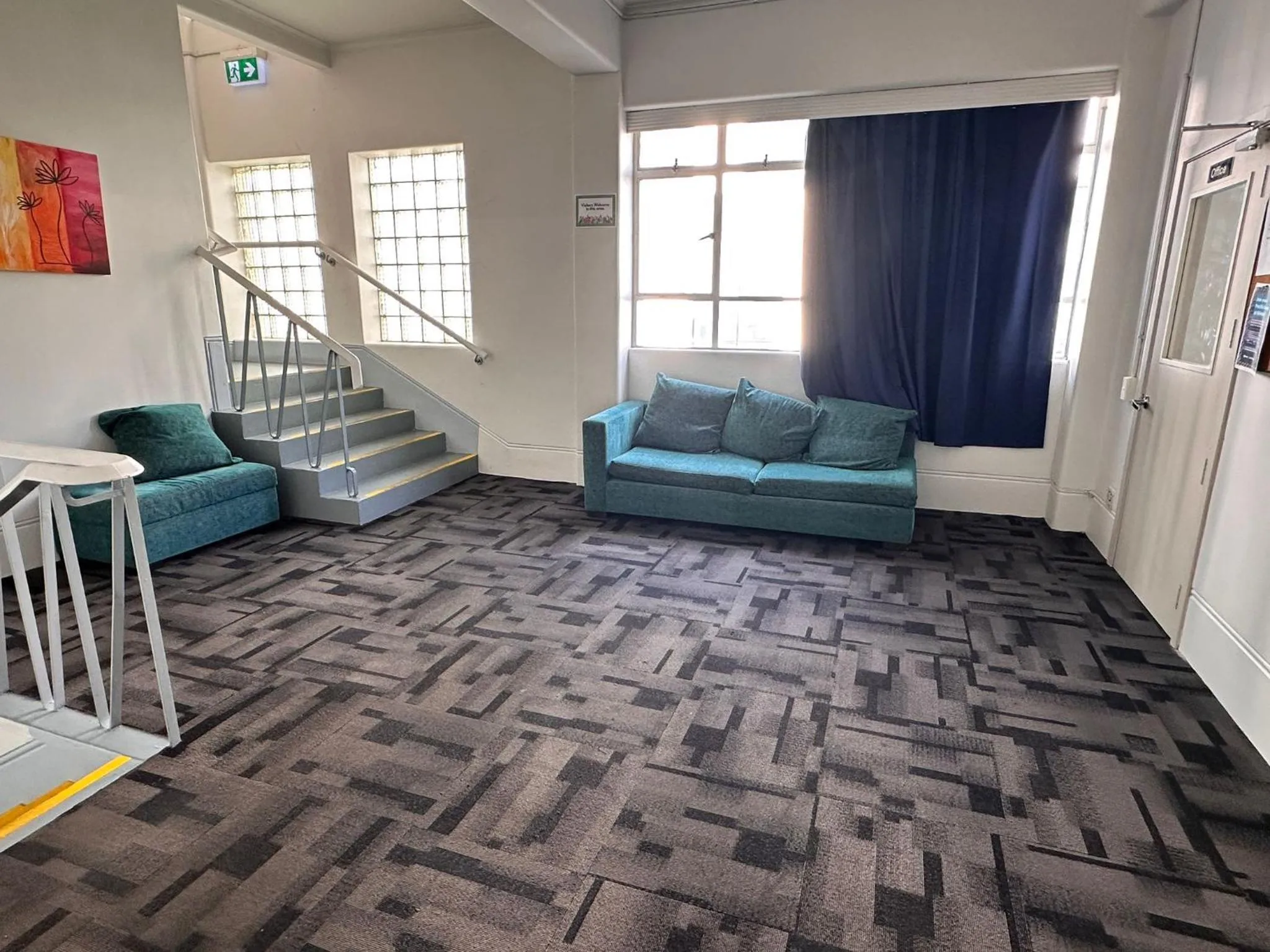Seating area in Hamilton City Inn