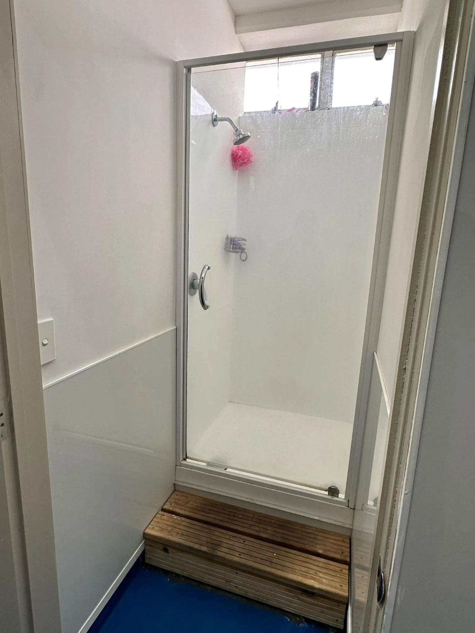Shower in Hamilton City Inn