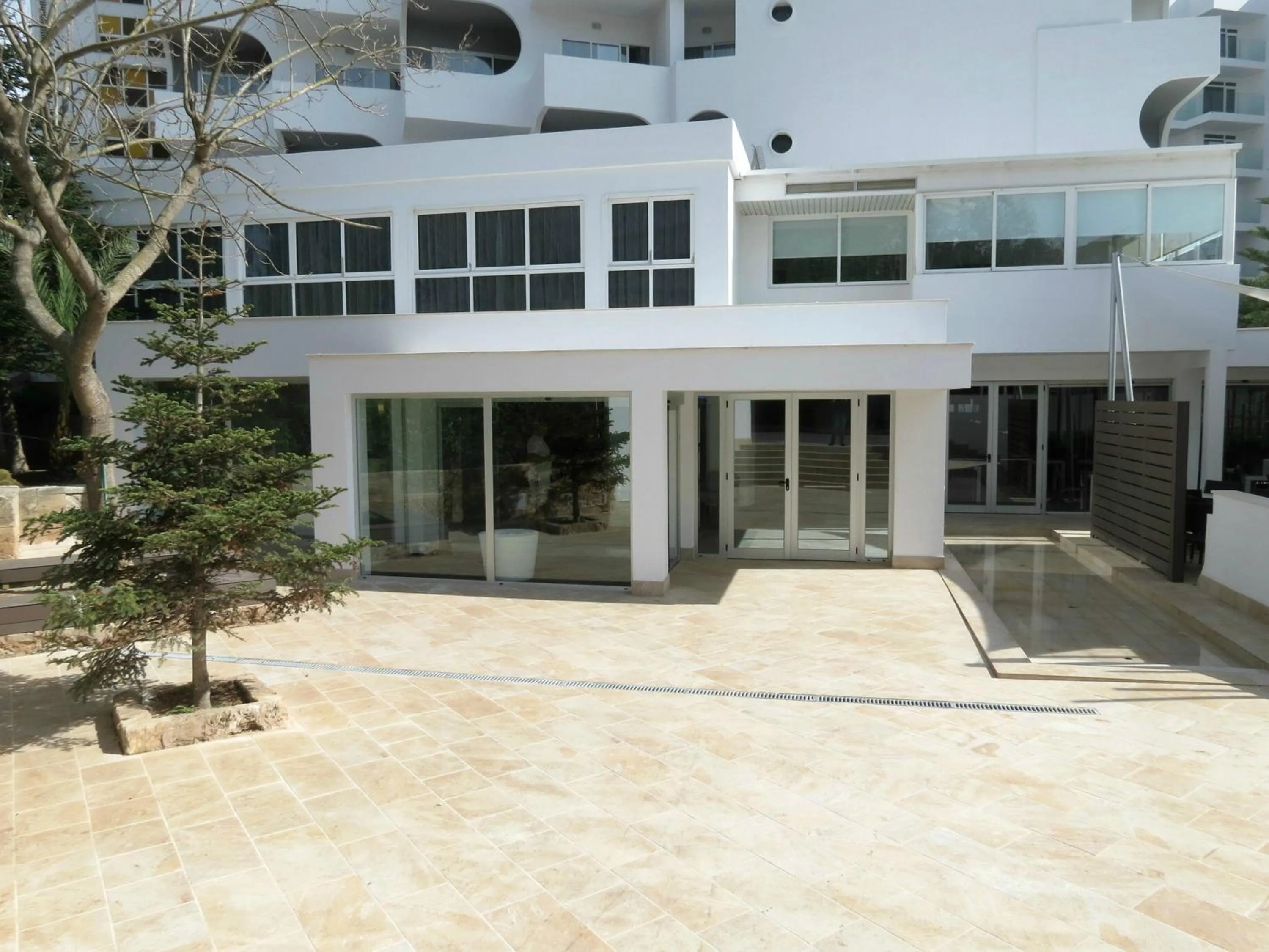 Facade/entrance in BG Pamplona