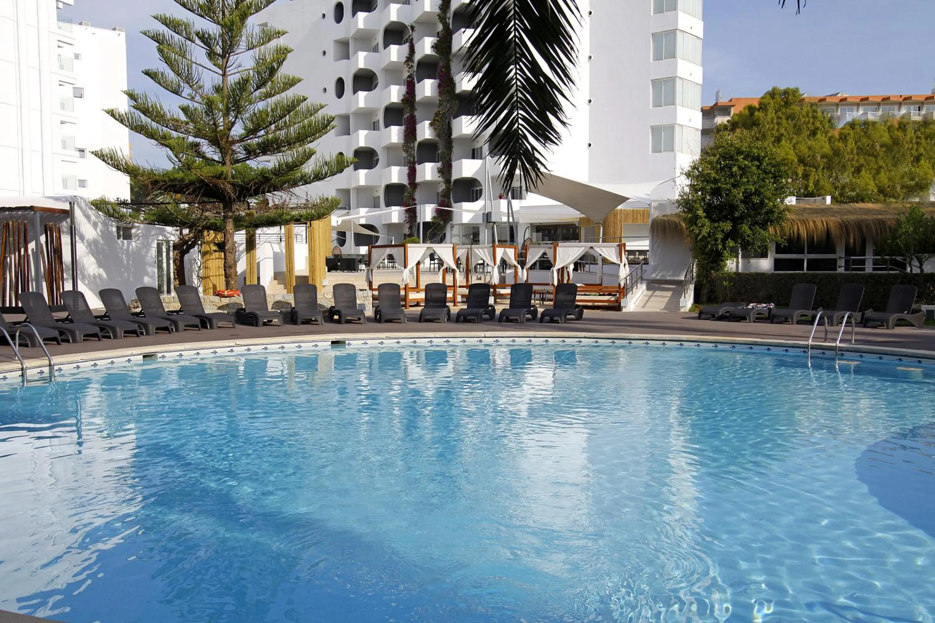 Swimming pool in BG Pamplona