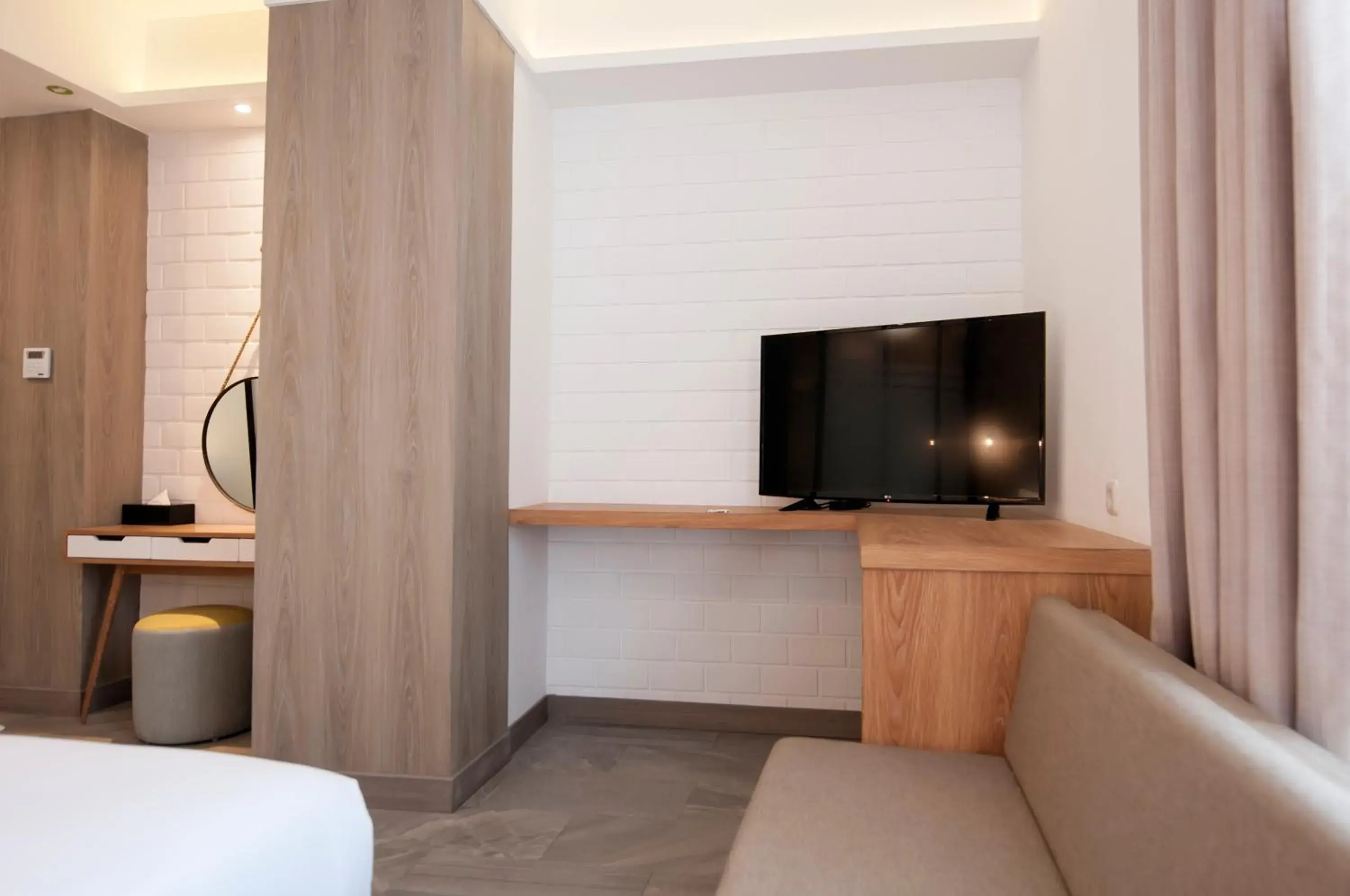 TV and multimedia, Bed in Ana Hotel Jakarta TV and multimedia, Bed in Ana Hotel Jakarta